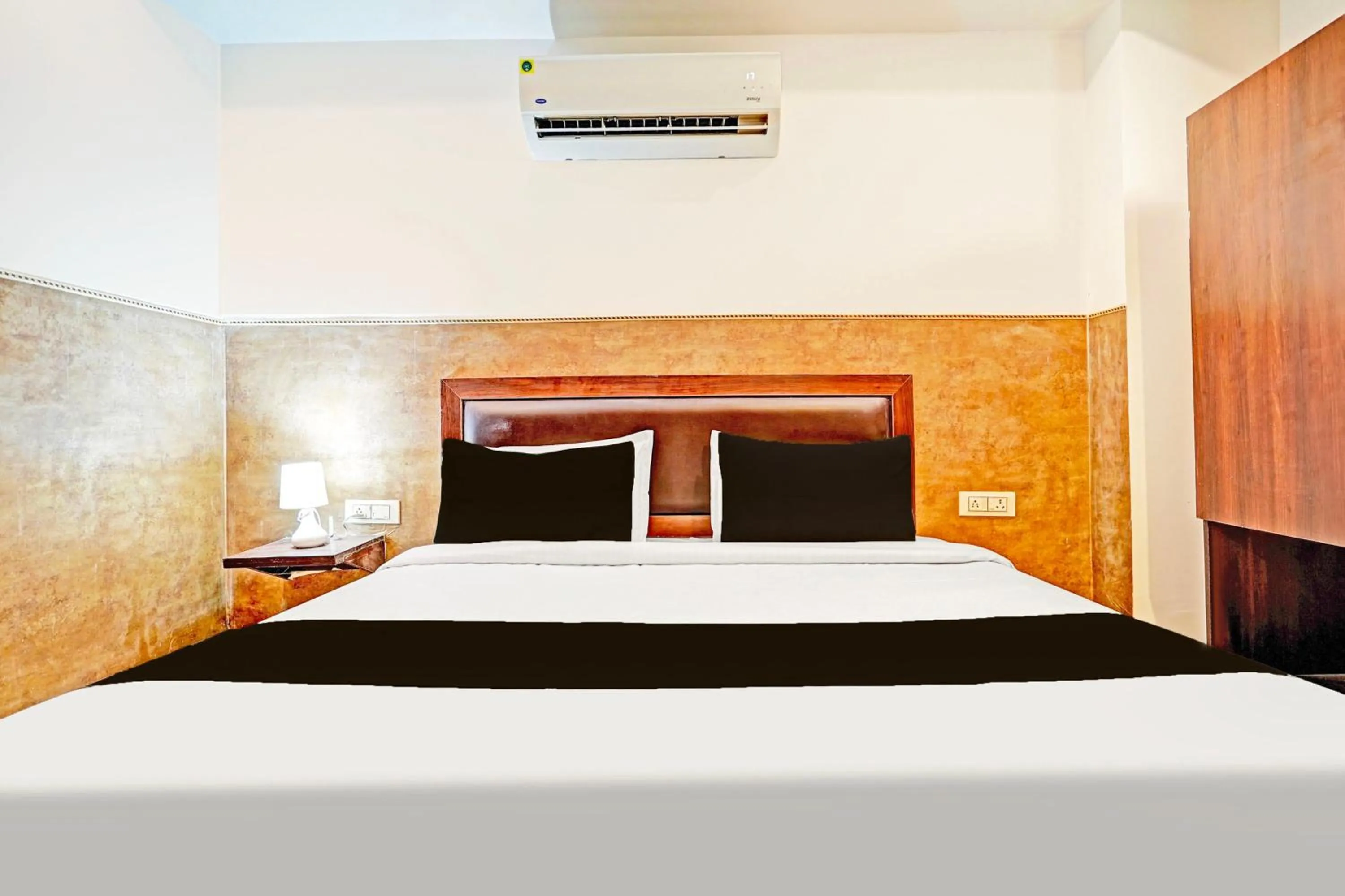 Bedroom, Bed in Super Collection O Tilak Nagar Near Pacific Mall