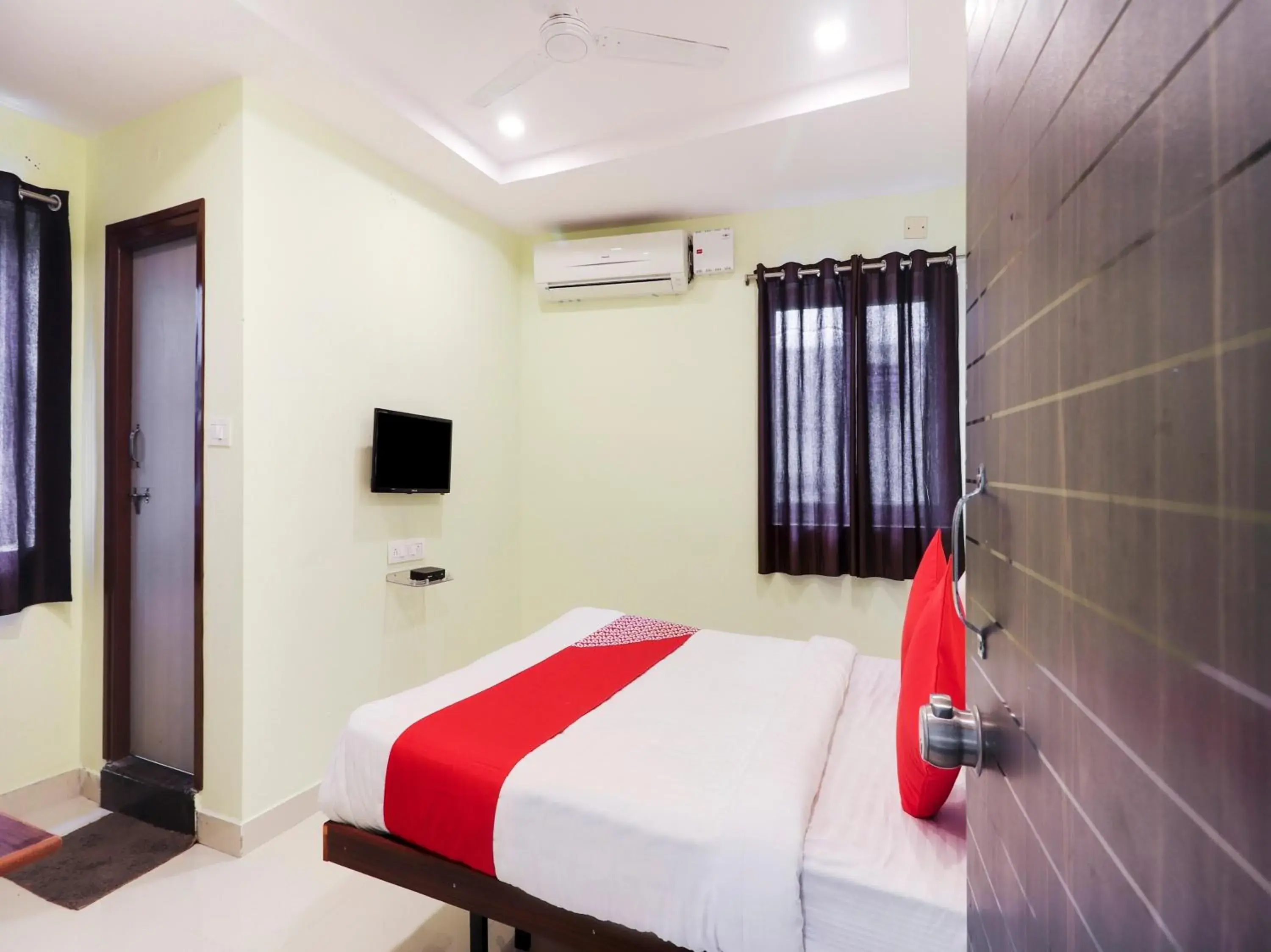 Deluxe Triple Room - single occupancy in Hotel O White Ridge Deluxe Triple Room - single occupancy in Hotel O White Ridge