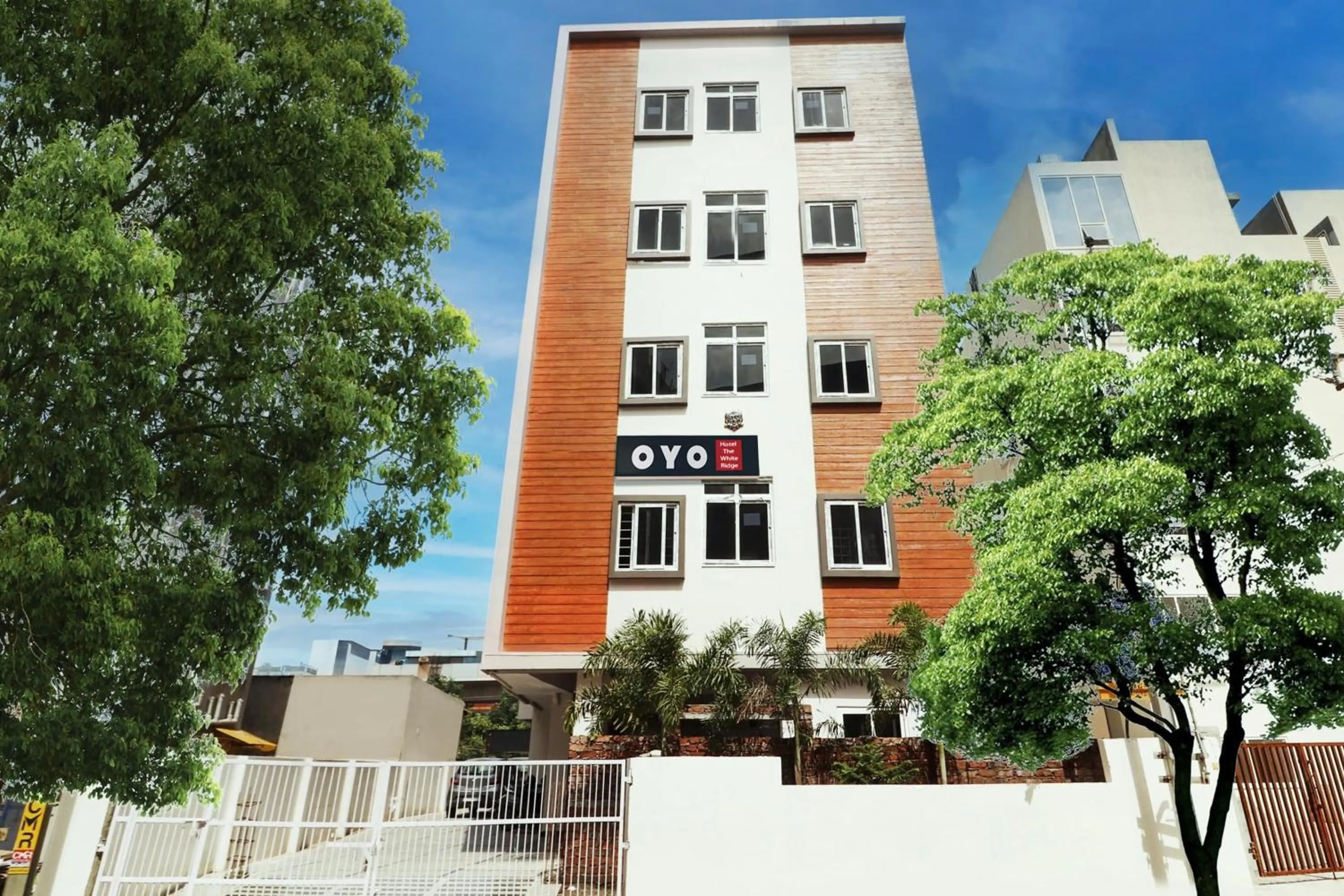 Facade/entrance in Hotel O White Ridge