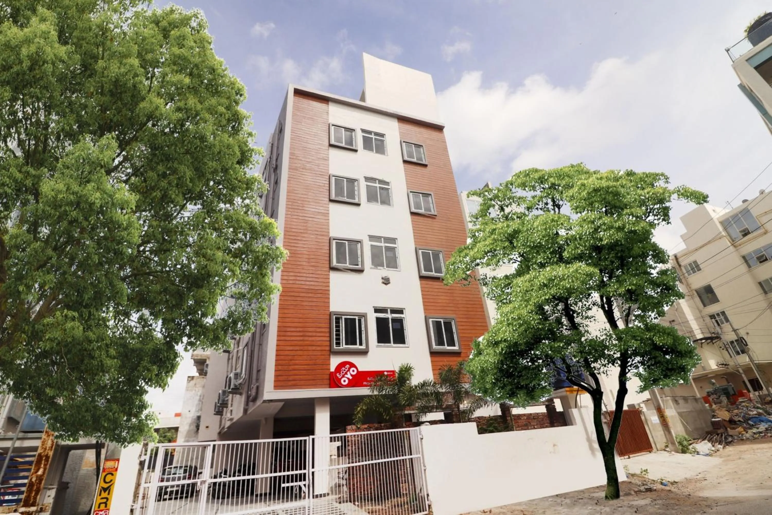 Facade/entrance in Hotel O White Ridge