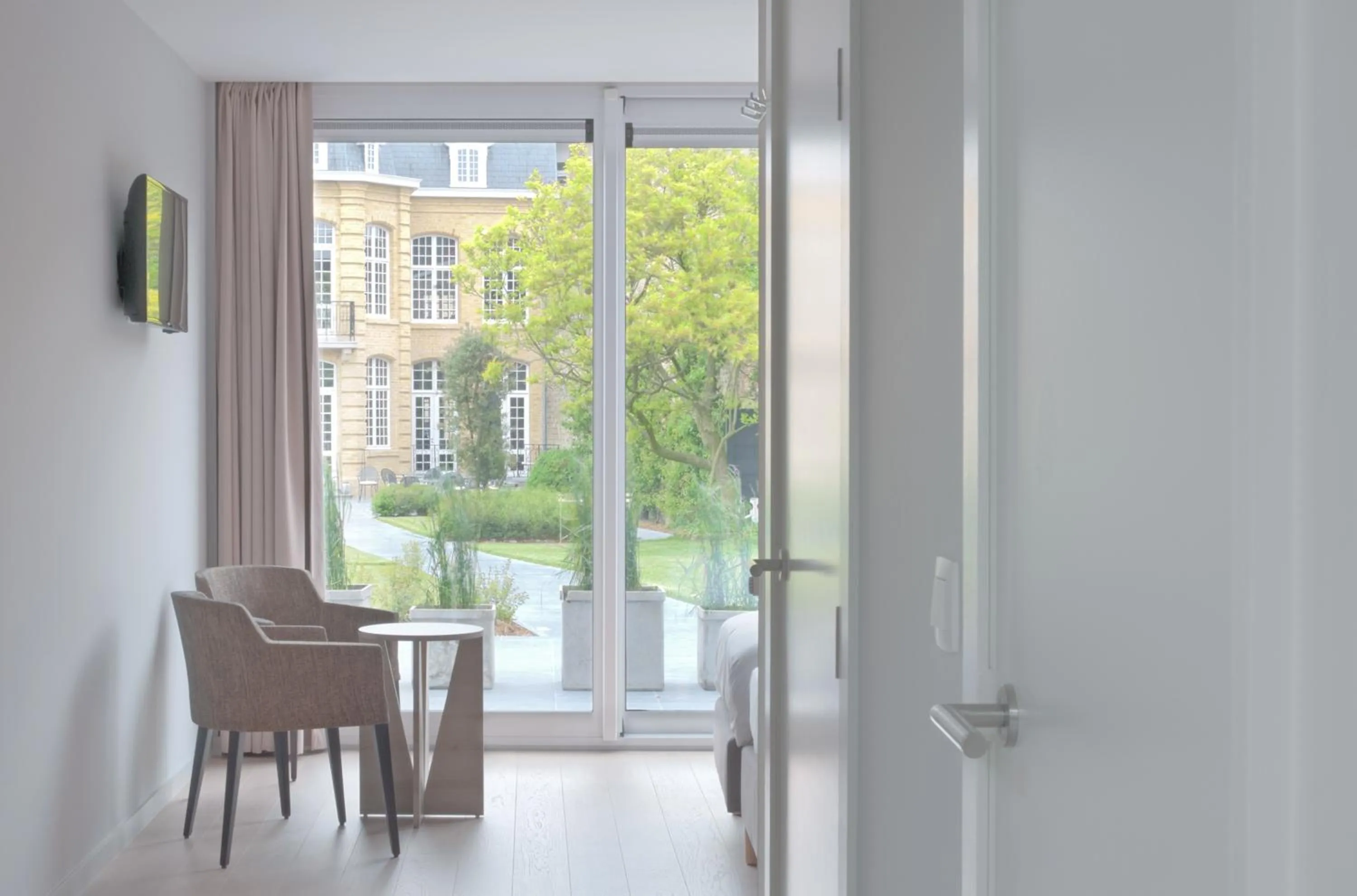 Garden view in B&B 't Withuis