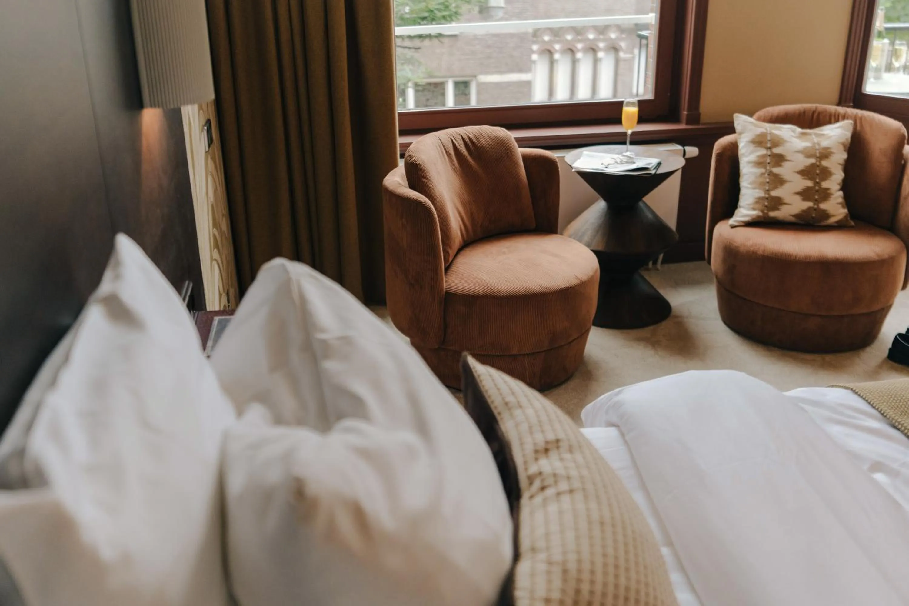 Seating area, Bed in Hotel Omega