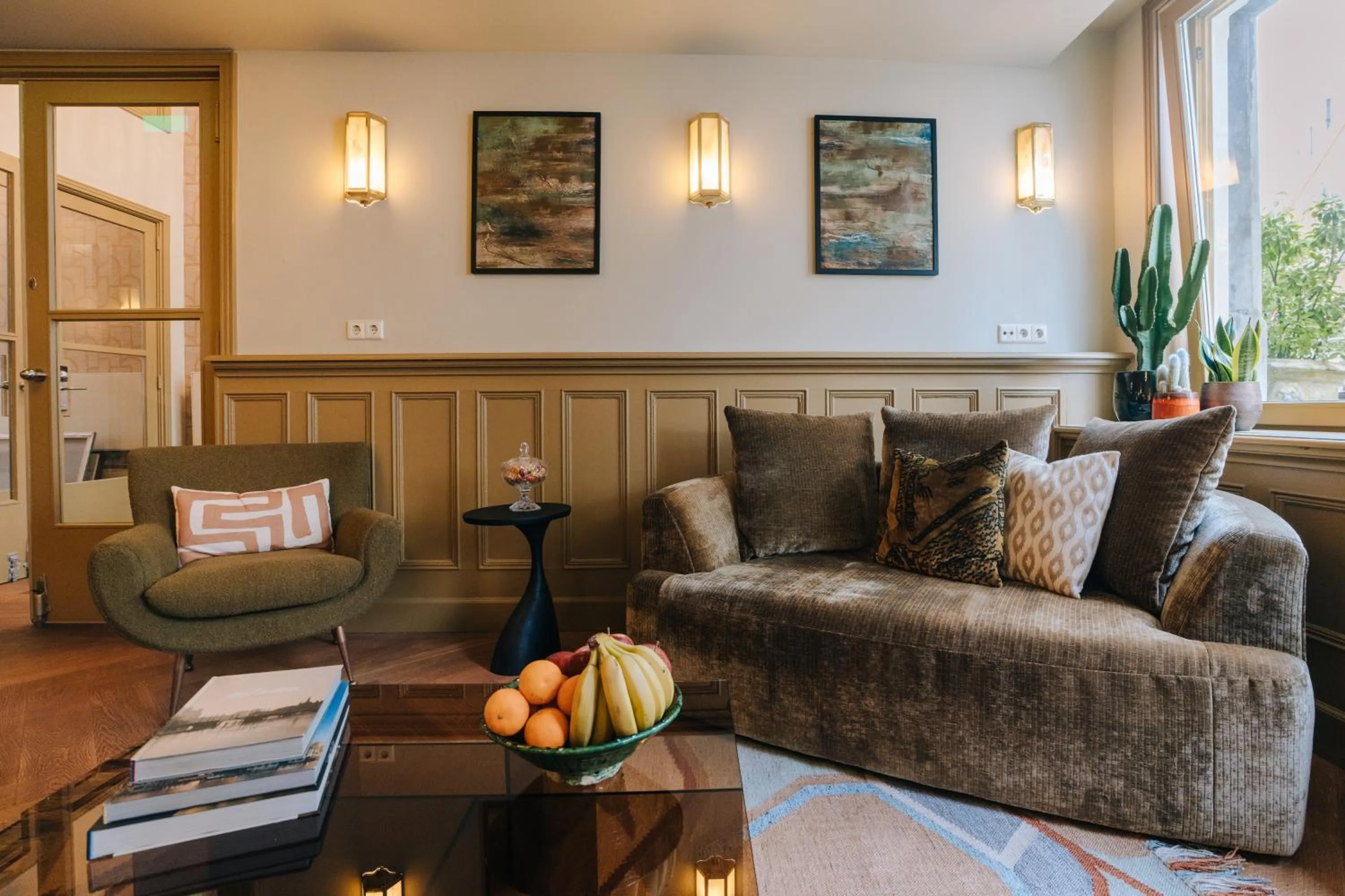 Seating area in Hotel Omega