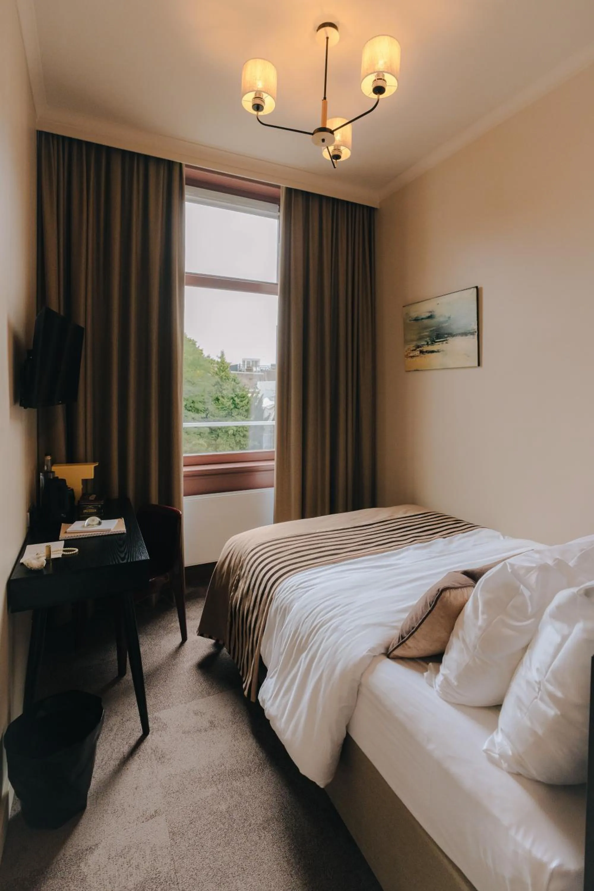 Bedroom, Bed in Hotel Omega