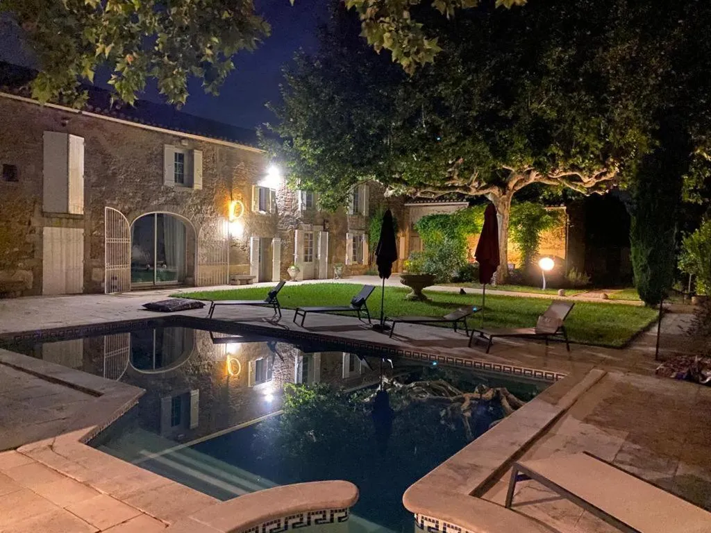 Swimming pool in LE MAS DES FLANERAIES