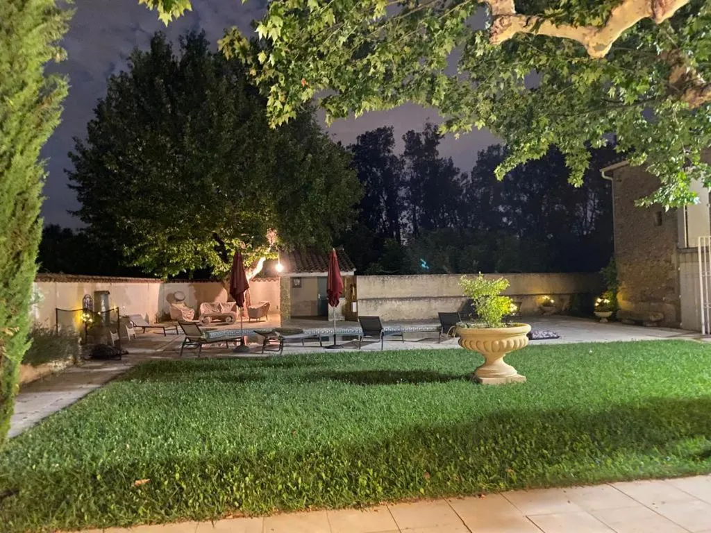 Garden in LE MAS DES FLANERAIES