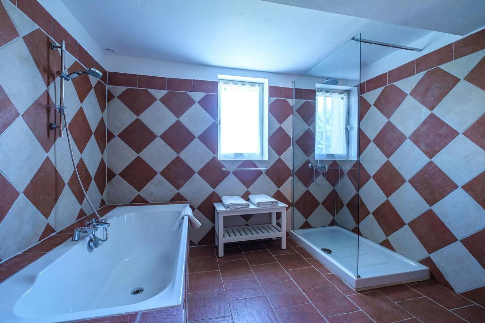 Shower in LE MAS DES FLANERAIES