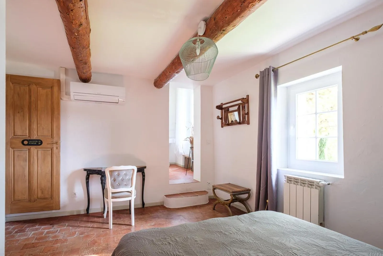 Bed in LE MAS DES FLANERAIES