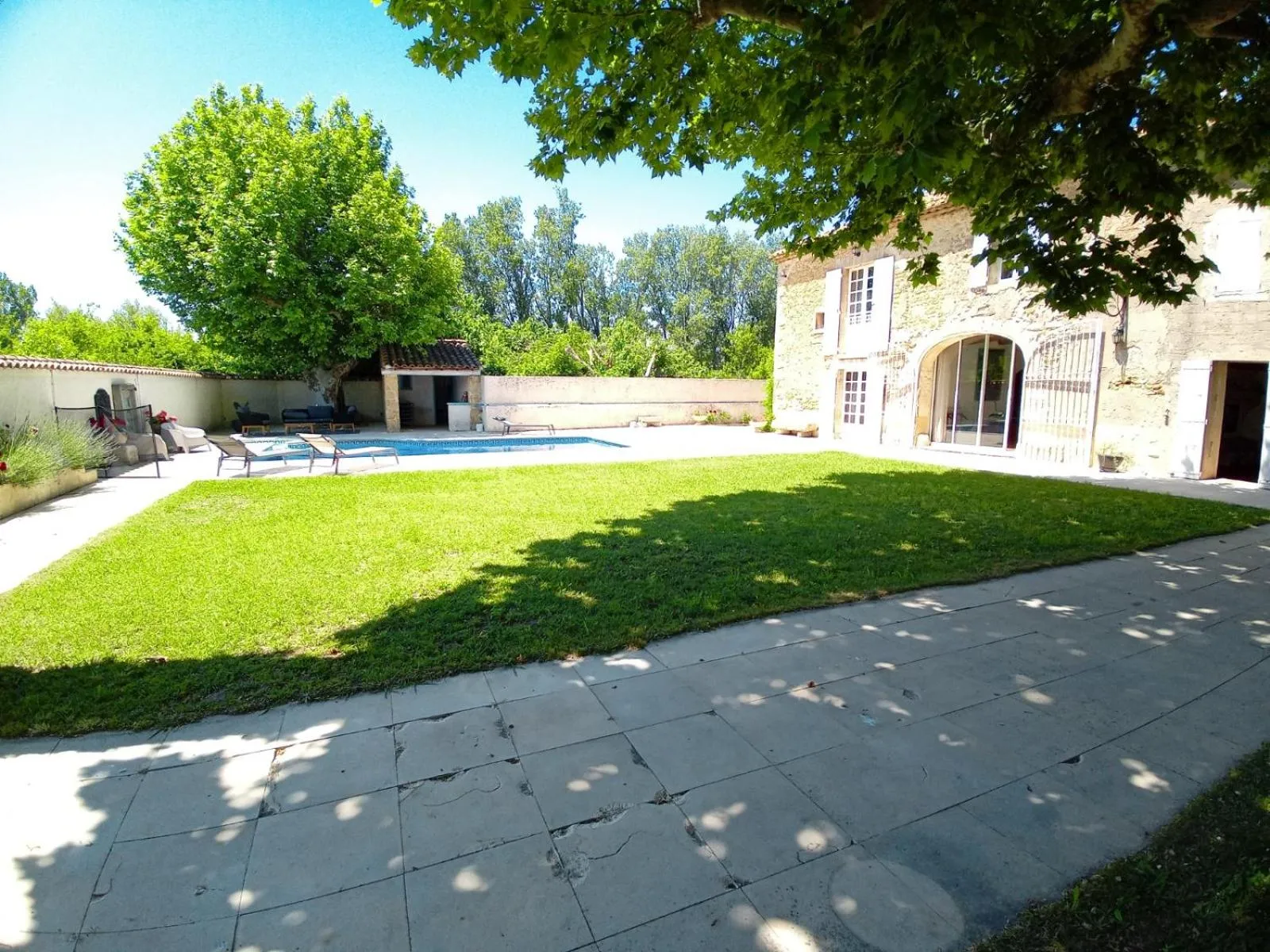 Garden in LE MAS DES FLANERAIES