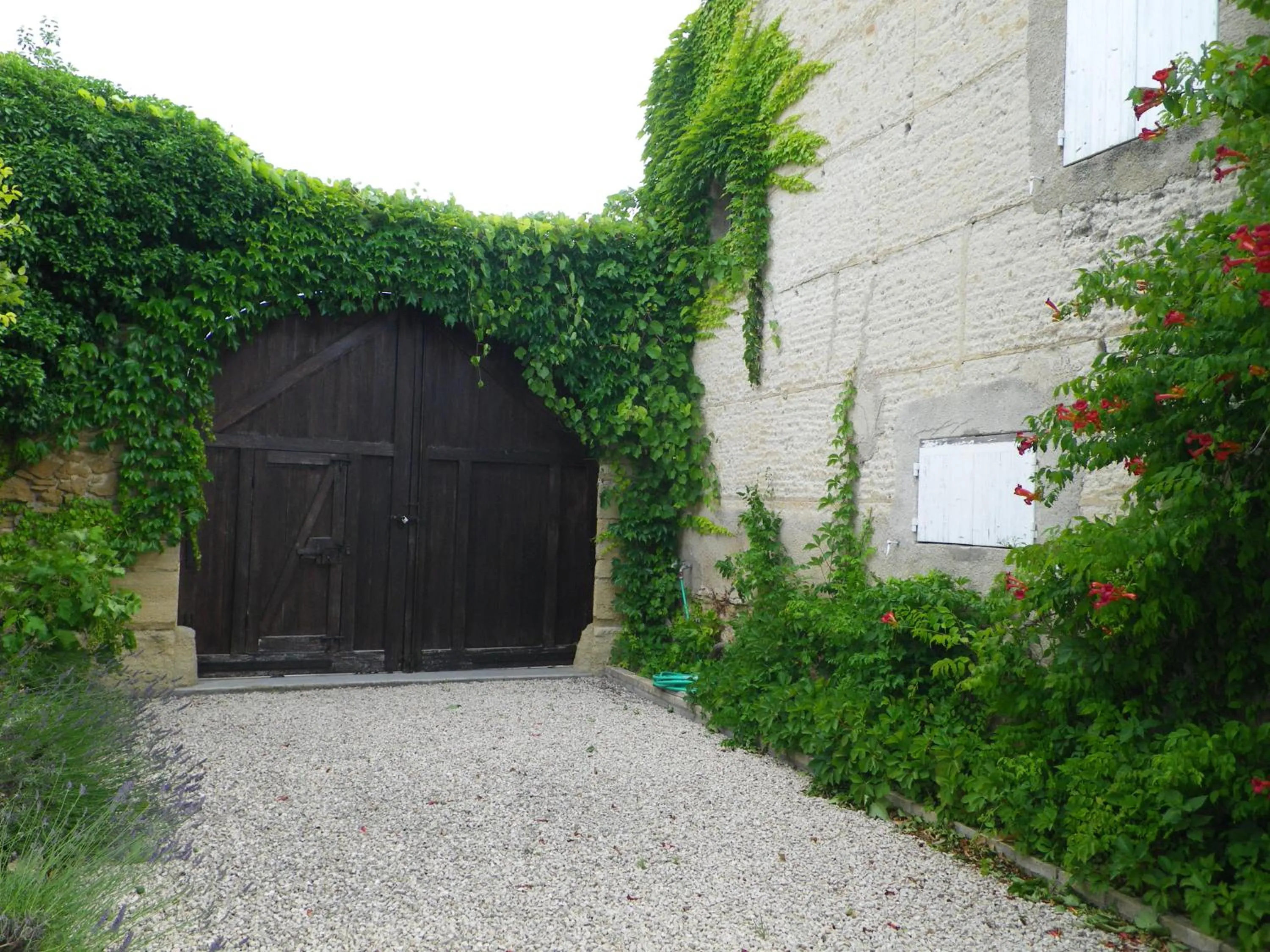 Property building in LE MAS DES FLANERAIES