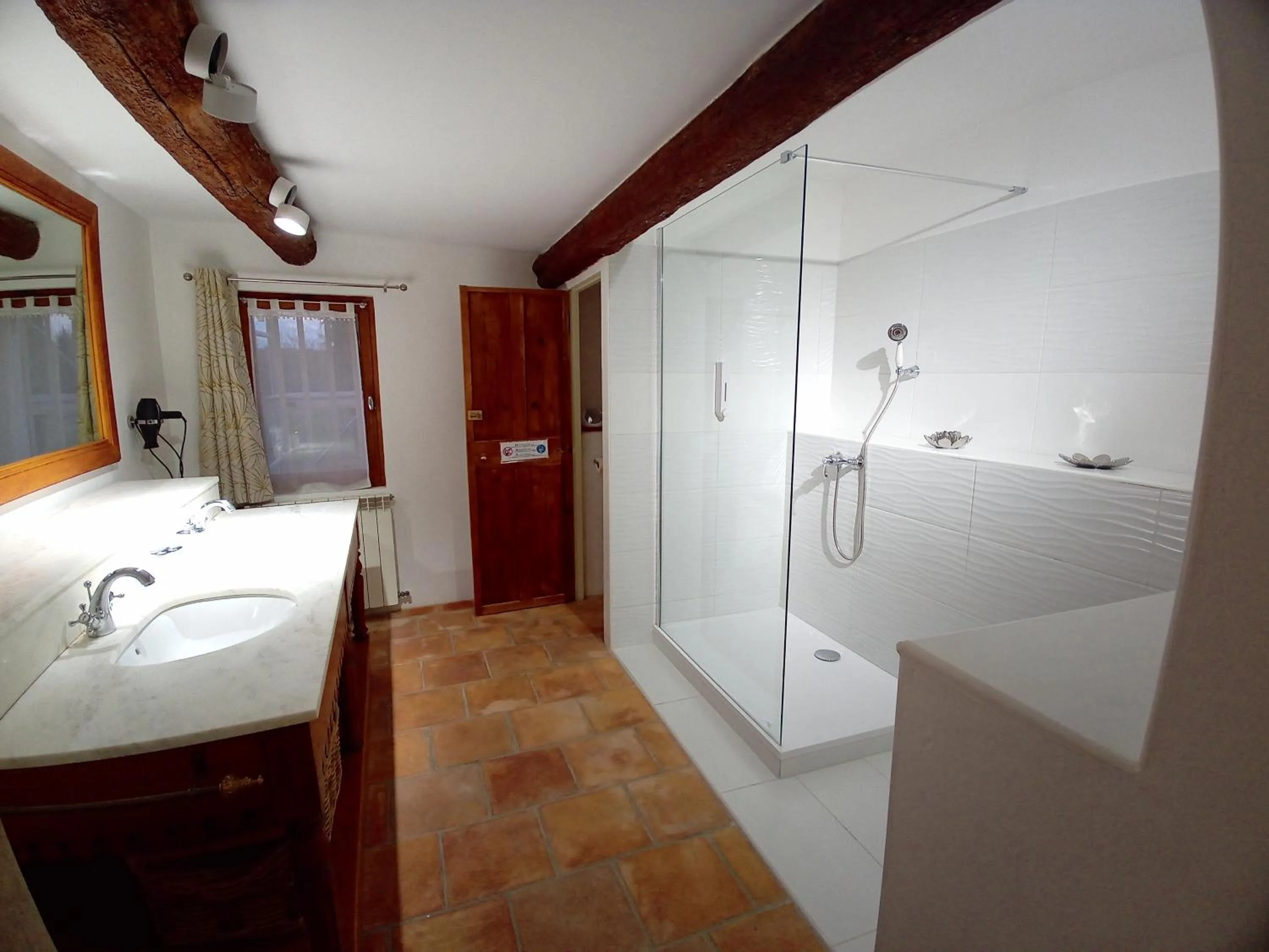 Bathroom in LE MAS DES FLANERAIES