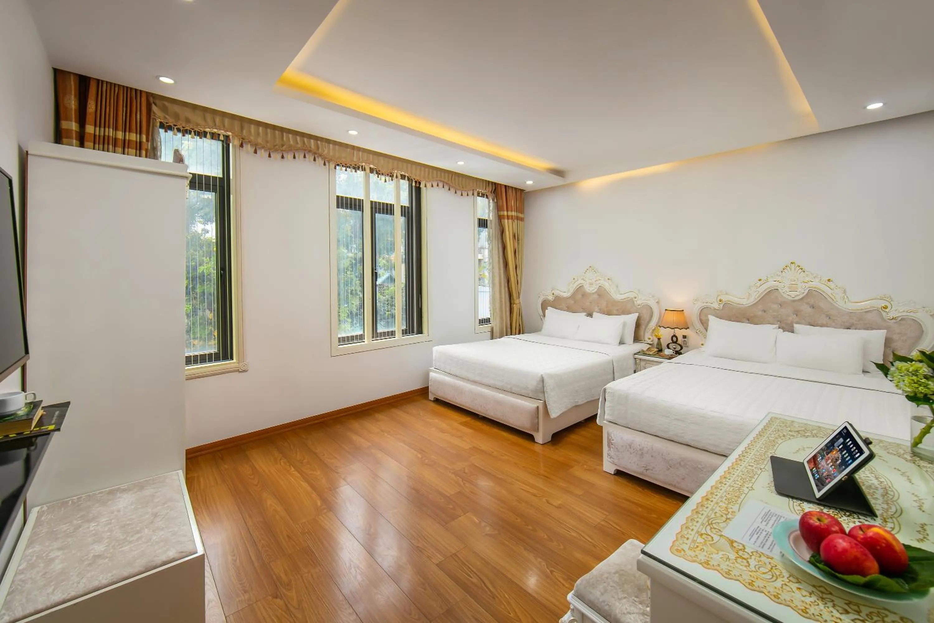 Photo of the whole room, Bed in Hanoi Kingly Hotel