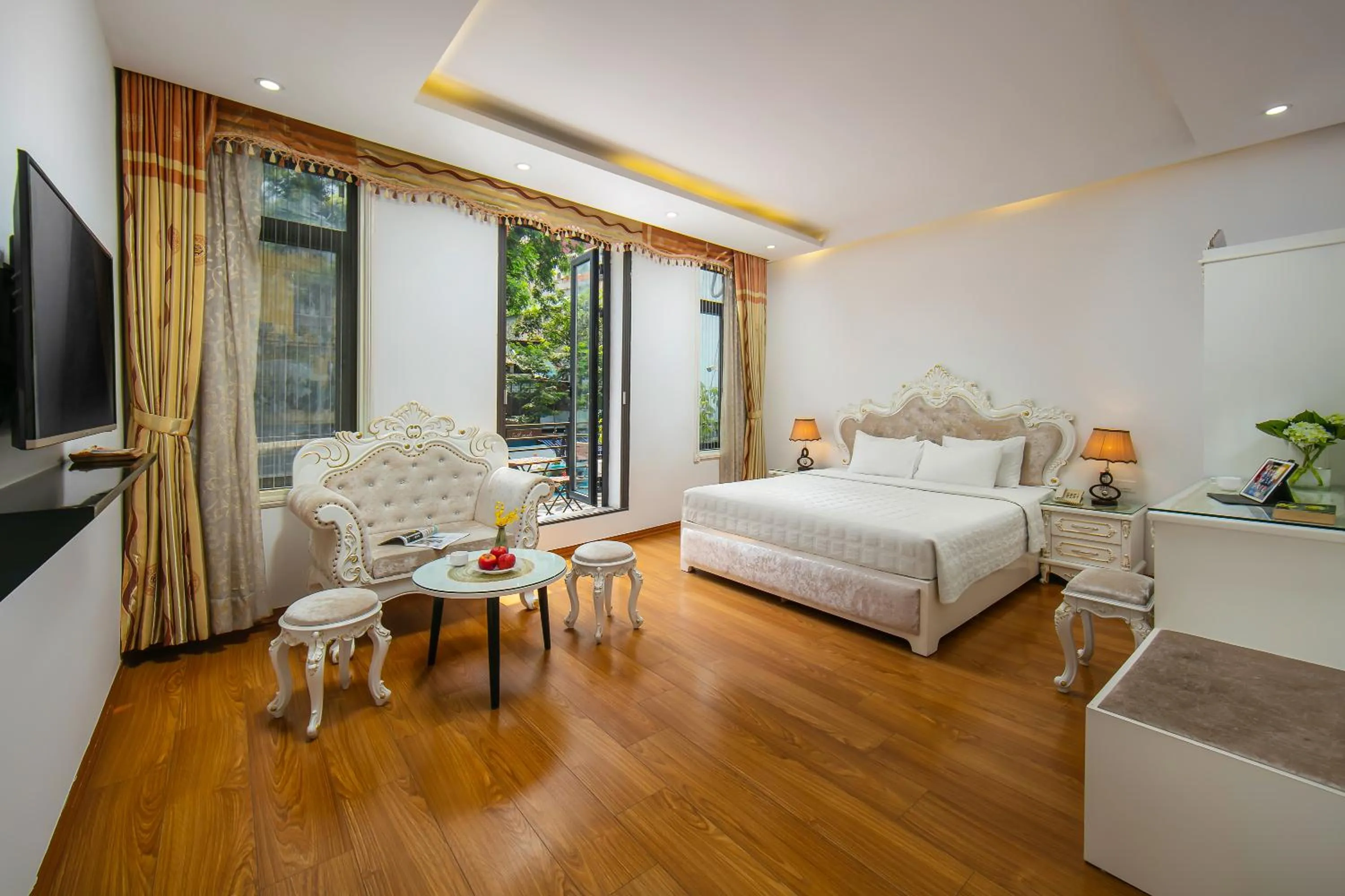 Photo of the whole room, Bed in Hanoi Kingly Hotel