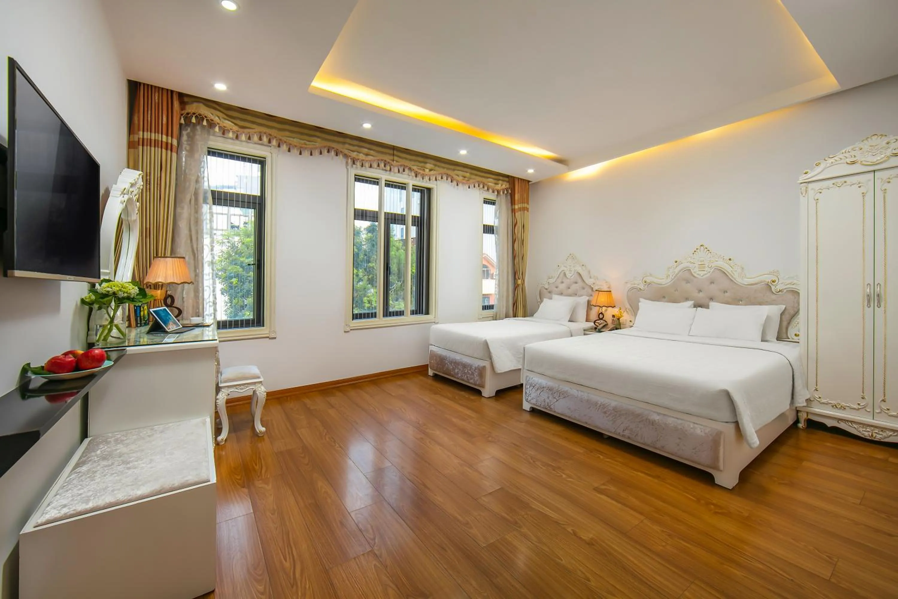 Photo of the whole room, Bed in Hanoi Kingly Hotel