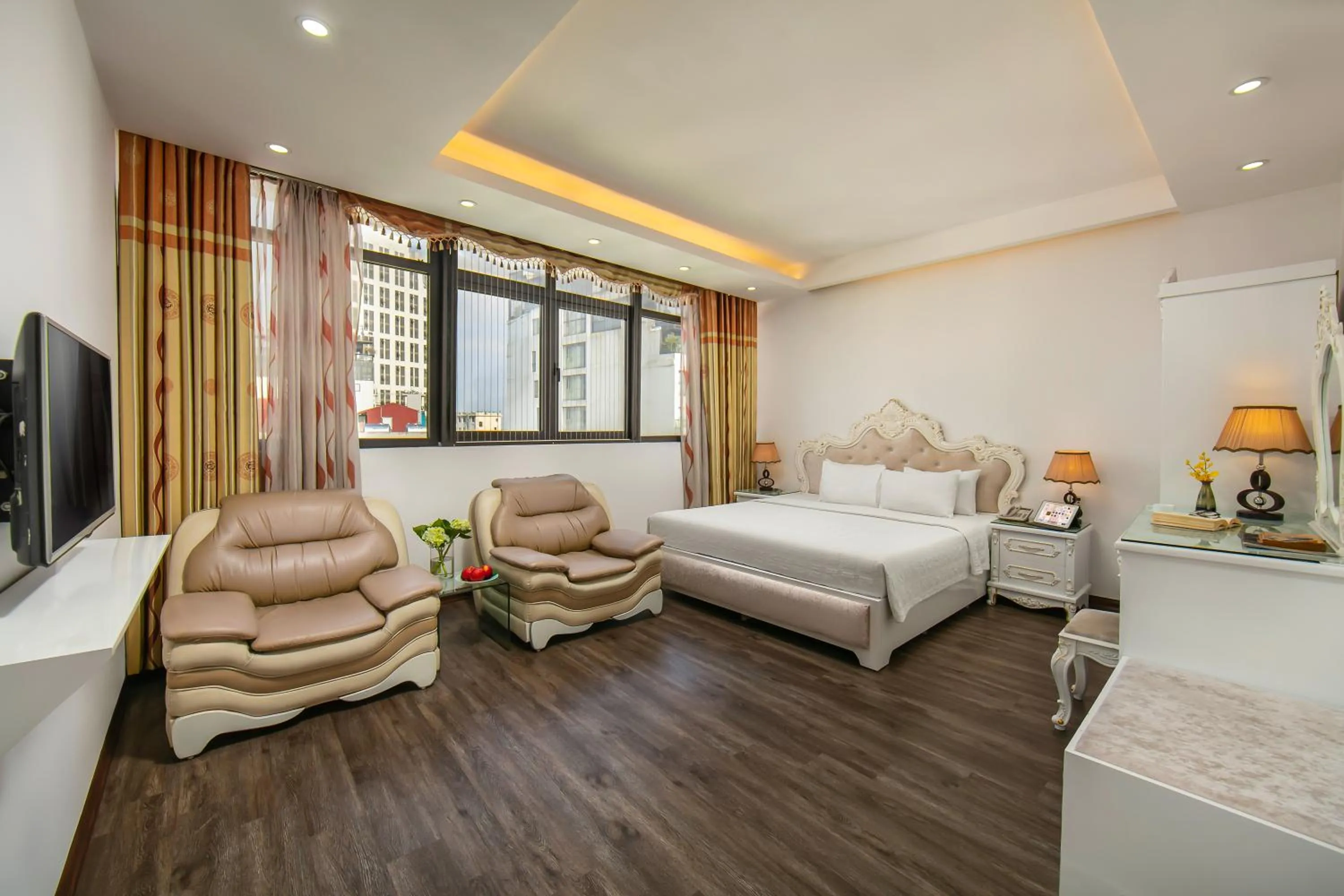 Photo of the whole room, Bed in Hanoi Kingly Hotel