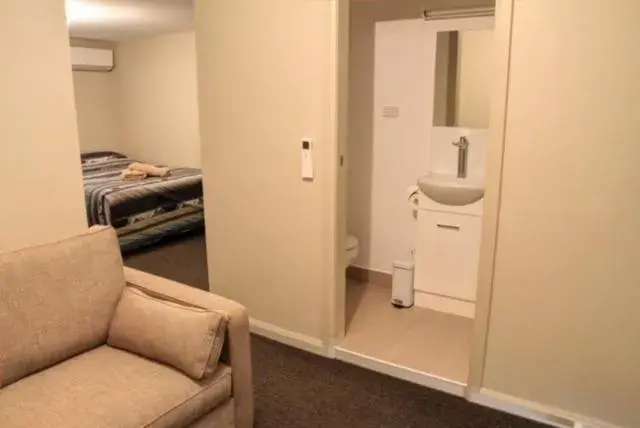 Standard Queen Room - single occupancy in Ivanhoe Hotel Motel Standard Queen Room - single occupancy in Ivanhoe Hotel Motel