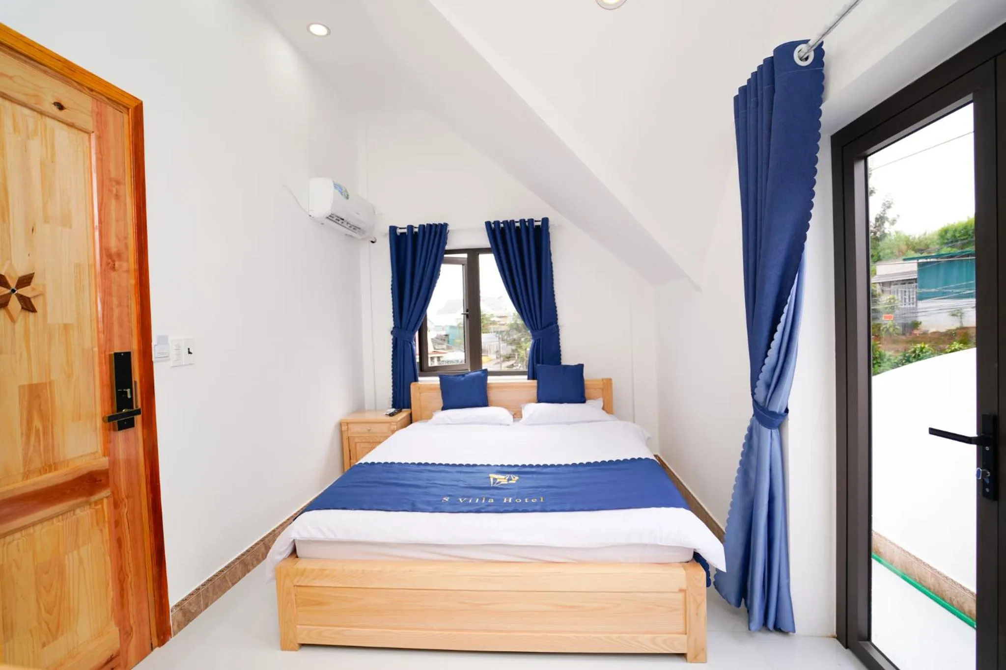 Bed in S Villa Hotel