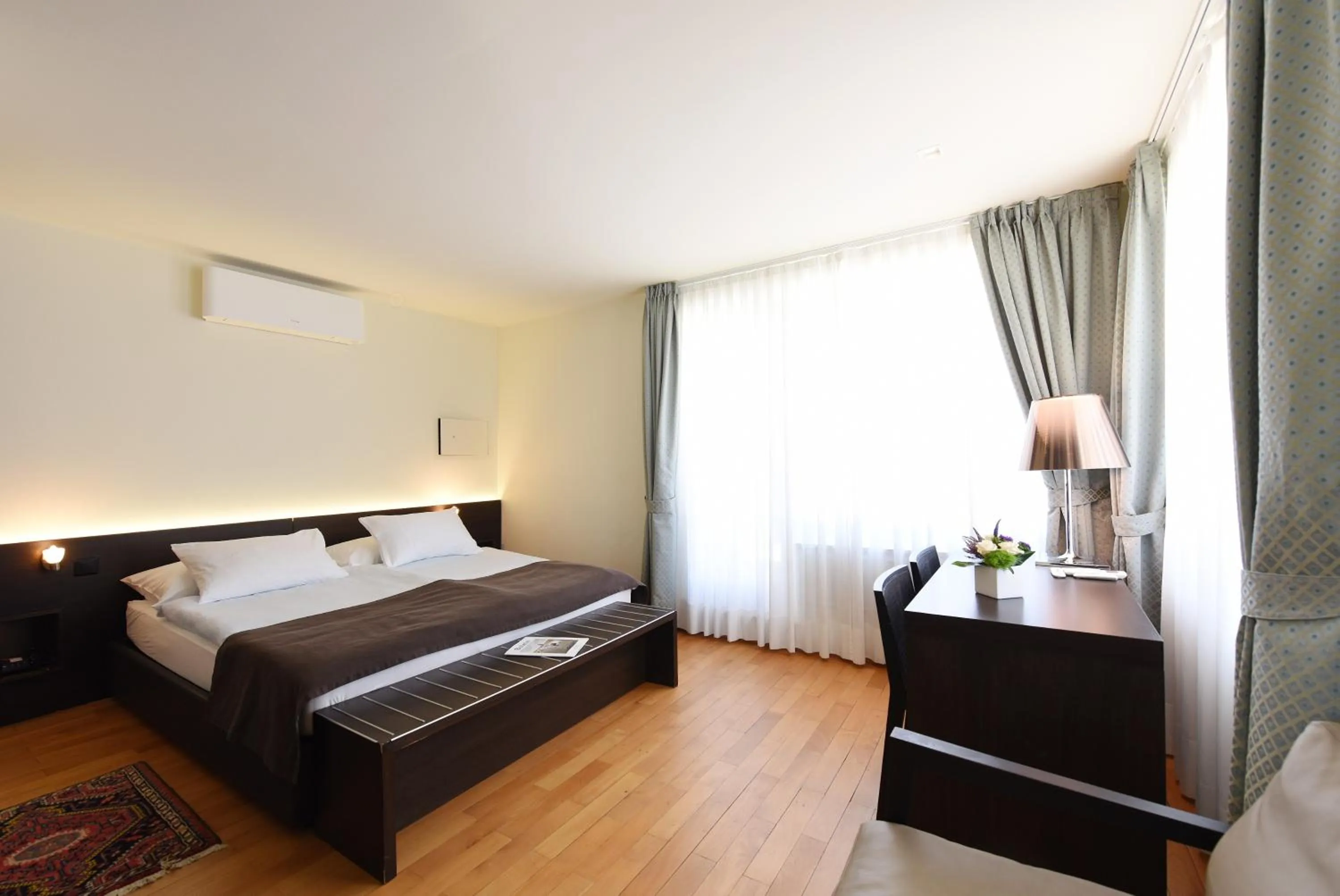 Bedroom, Bed in Hotel Walter Au Lac