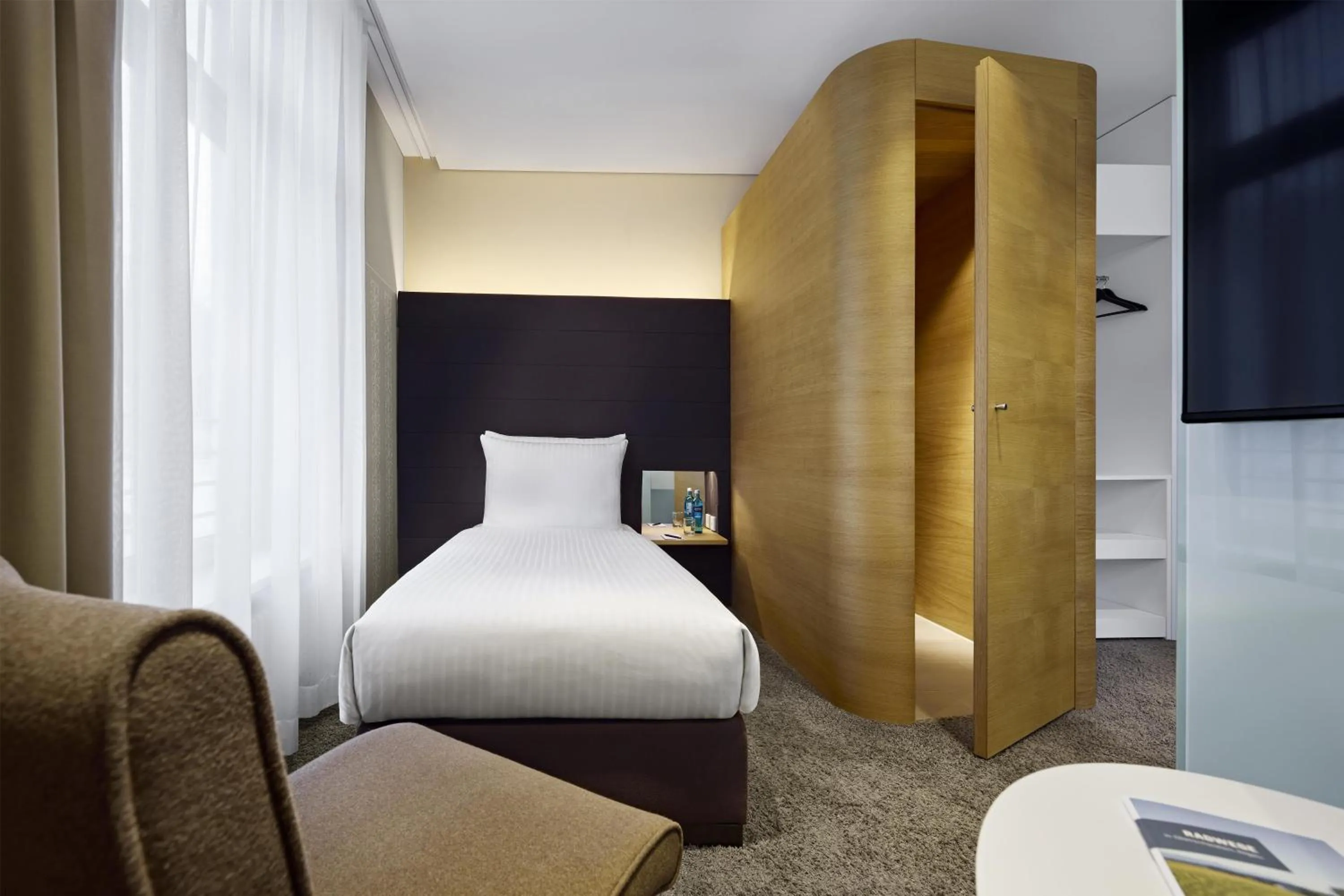 Bedroom, Bed in Dorint Parkhotel Jordanbad