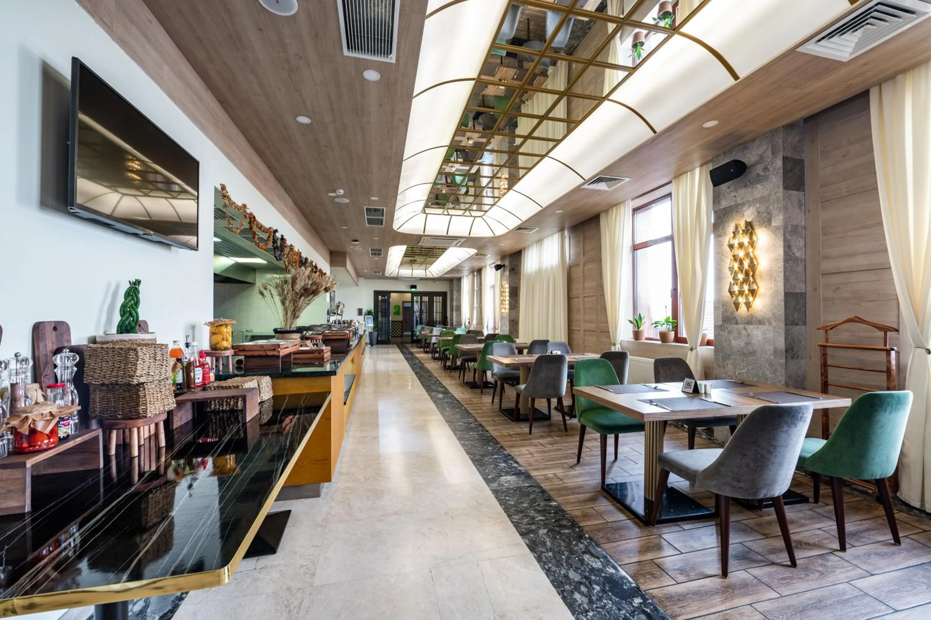 Restaurant/places to eat in Wyndham Garden Burabay