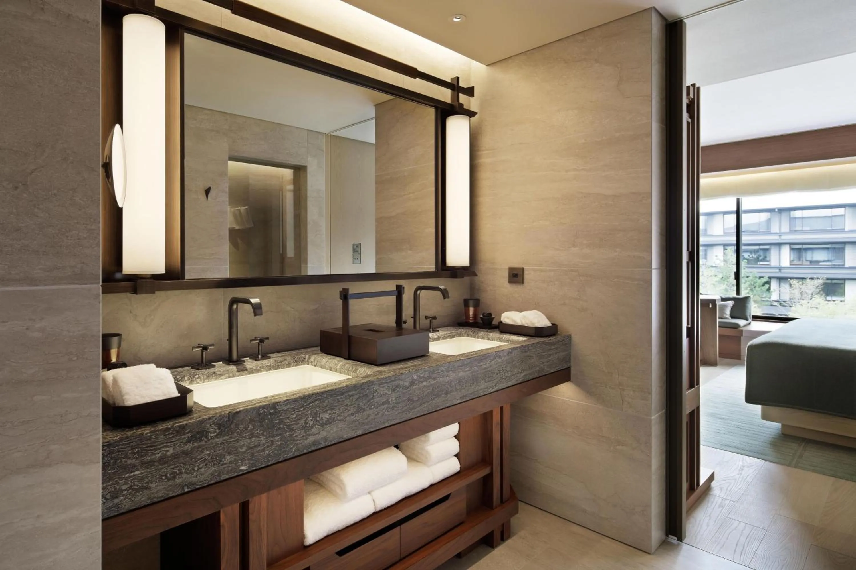 Bathroom, Bed in HOTEL THE MITSUI KYOTO, a Luxury Collection Hotel & Spa