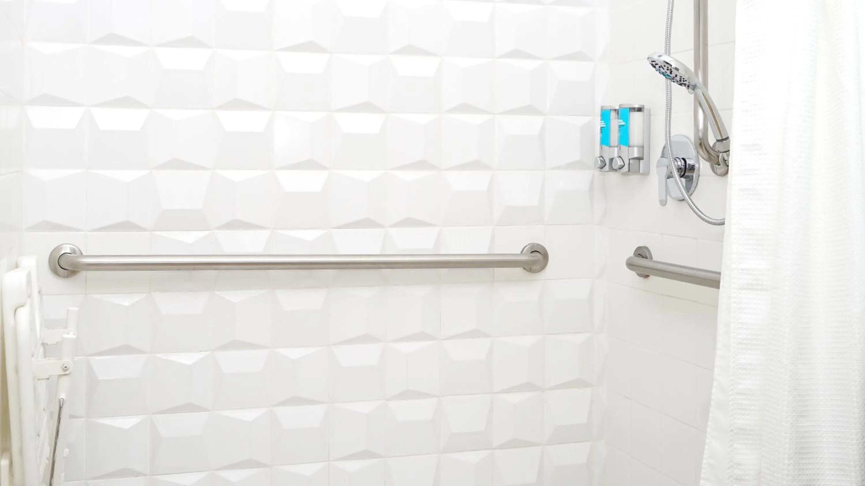 Shower in Aloft Ponce Hotel & Casino