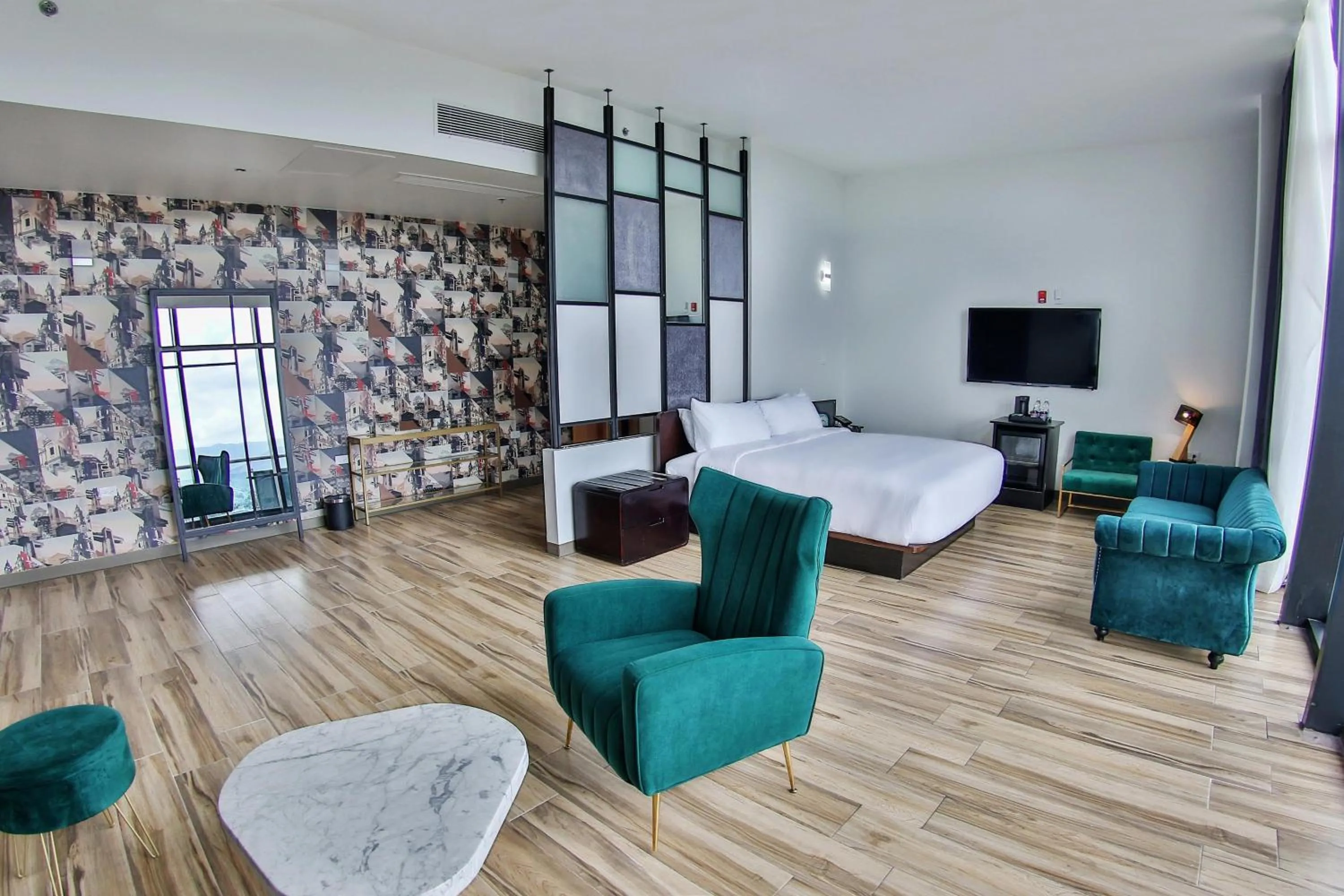 Photo of the whole room, Bed in Aloft Ponce Hotel & Casino