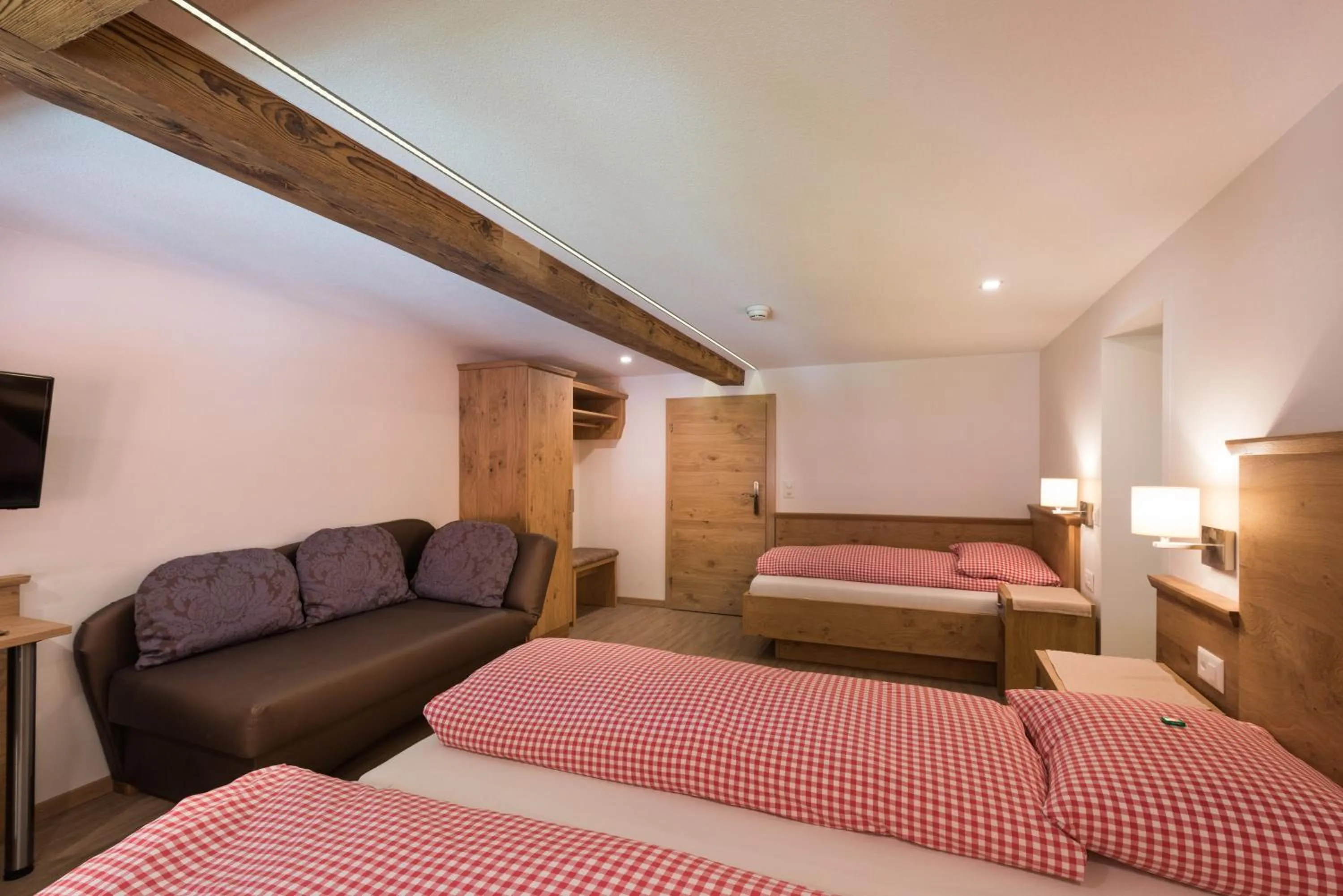 Bedroom, Bed in Hotel Restaurant Hirschen