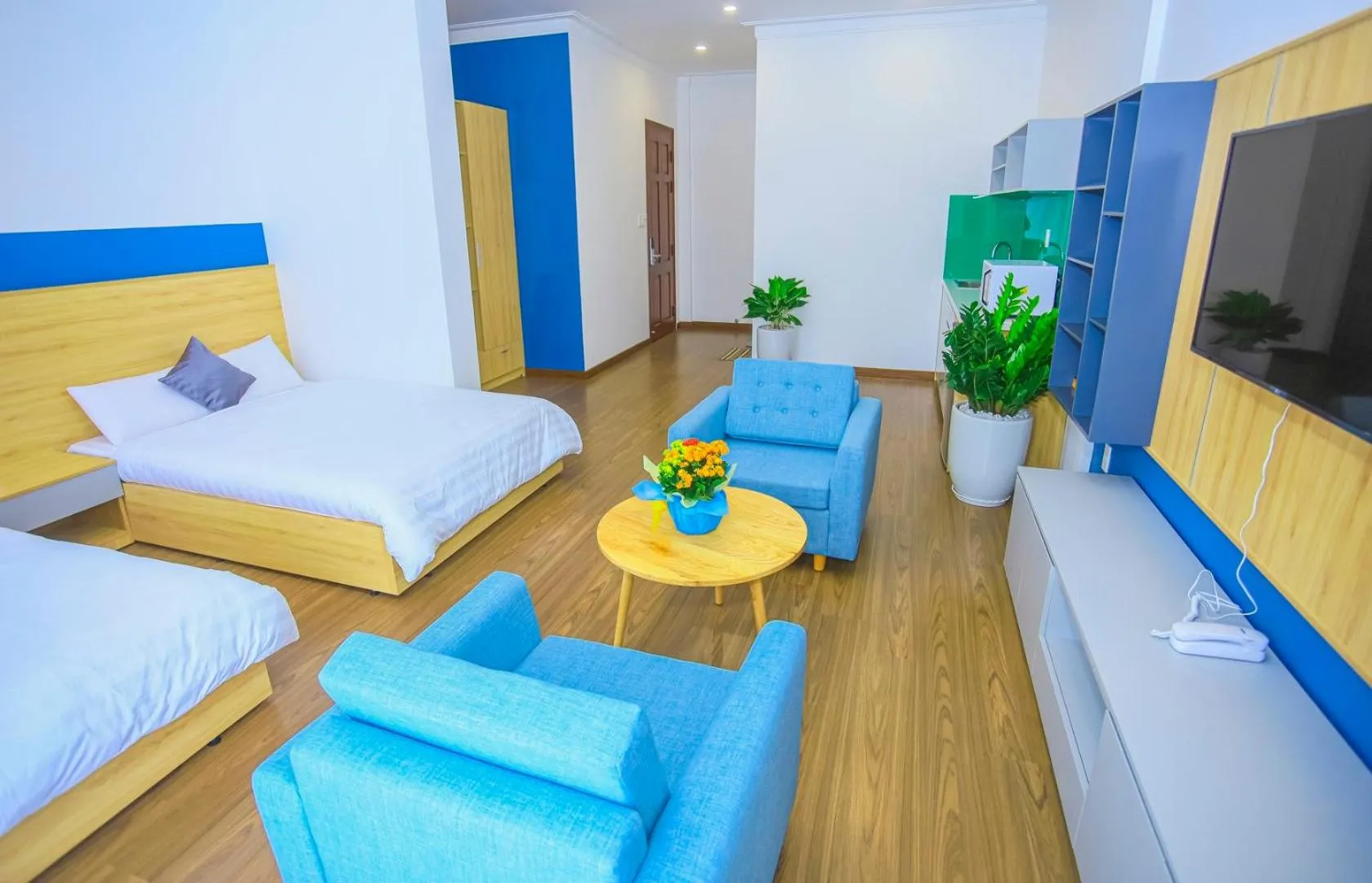 Photo of the whole room, Bed in The Lush House