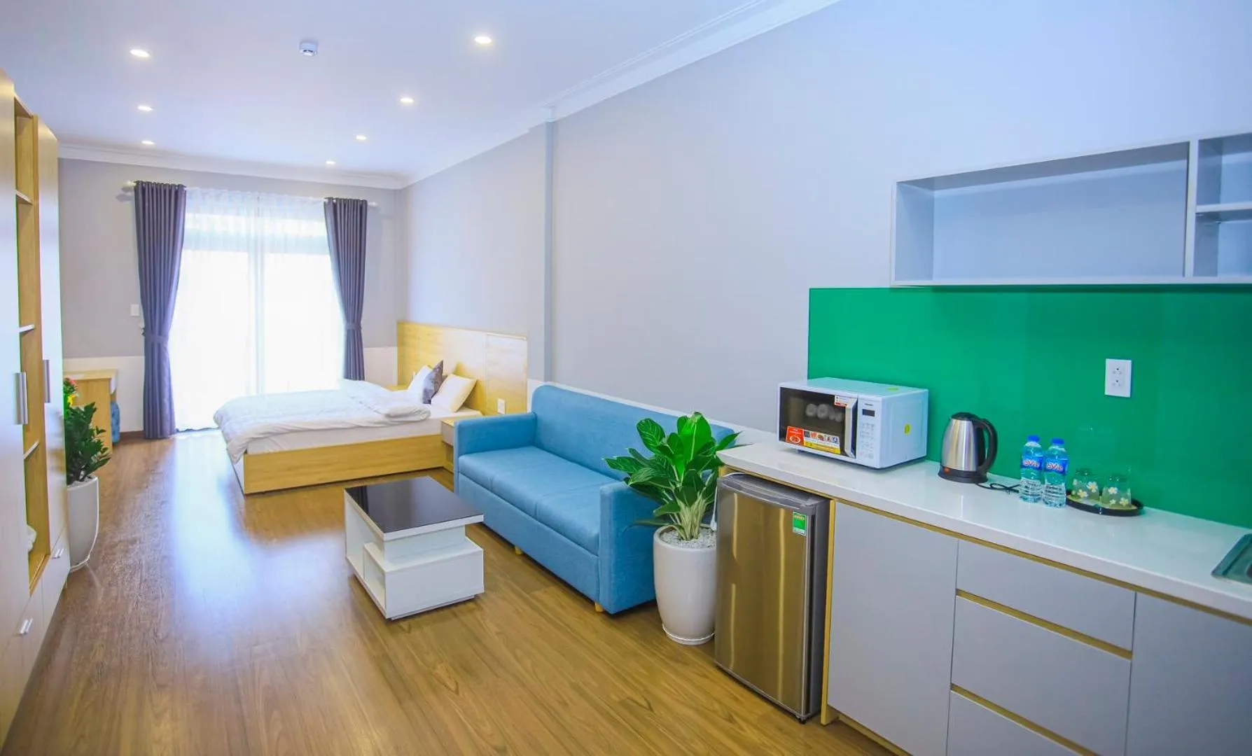 Photo of the whole room, Bed in The Lush House