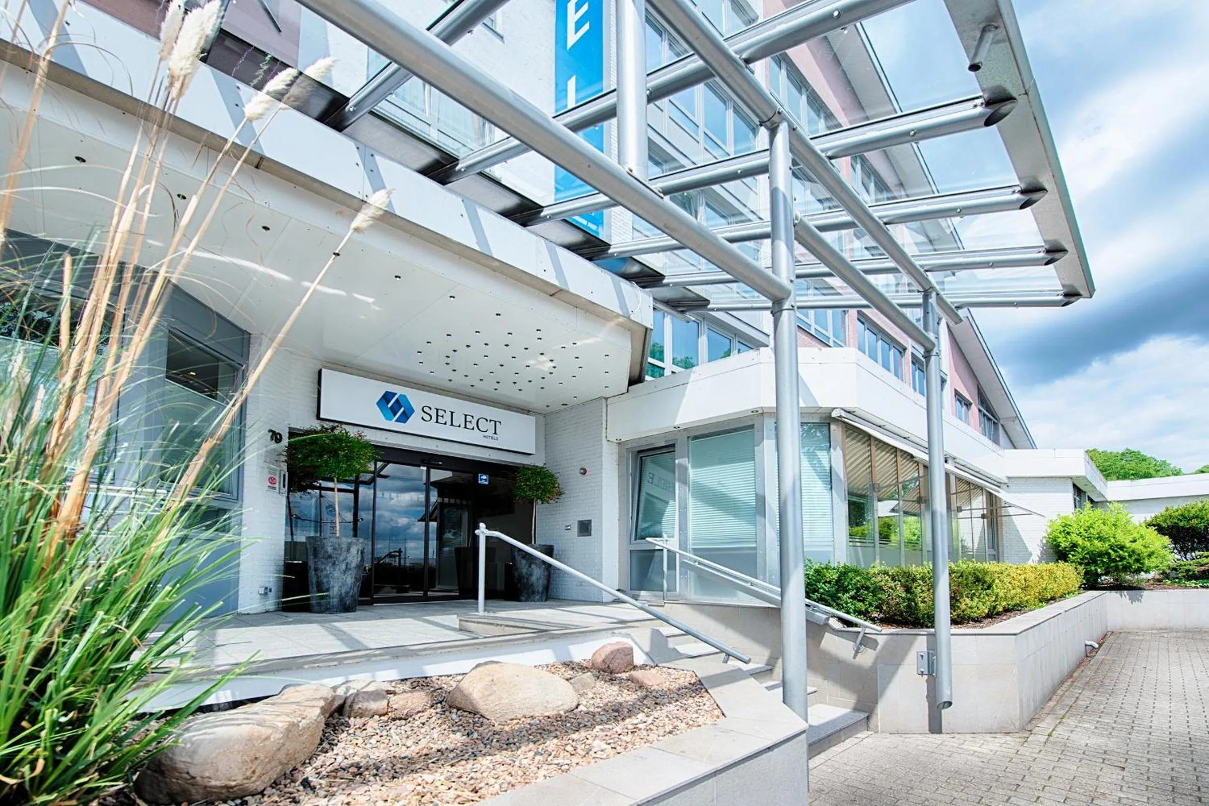 Facade/entrance in Select Hotel A1 Bremen-Stuhr