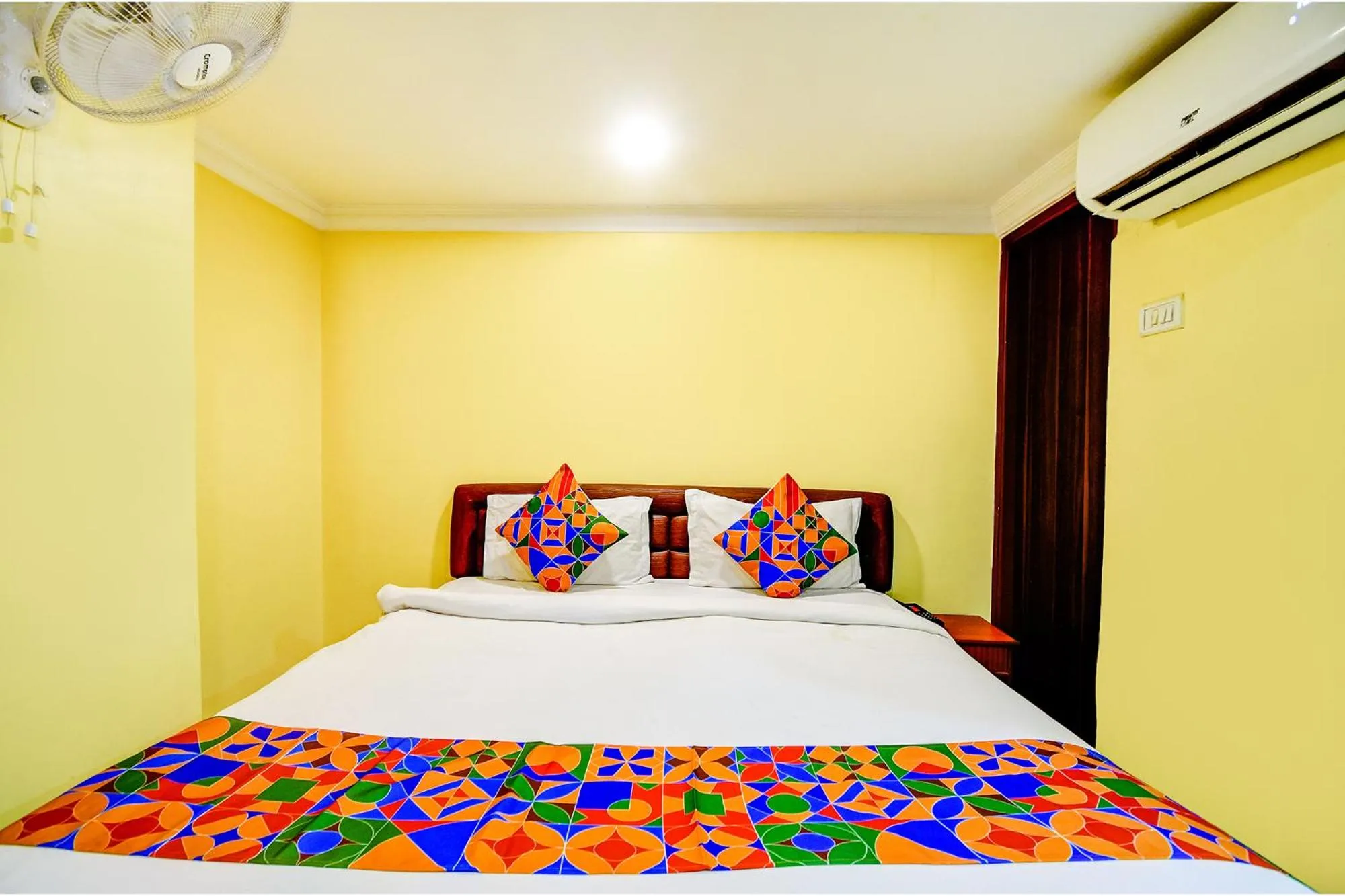 Bed in FabHotel Raj Darbar