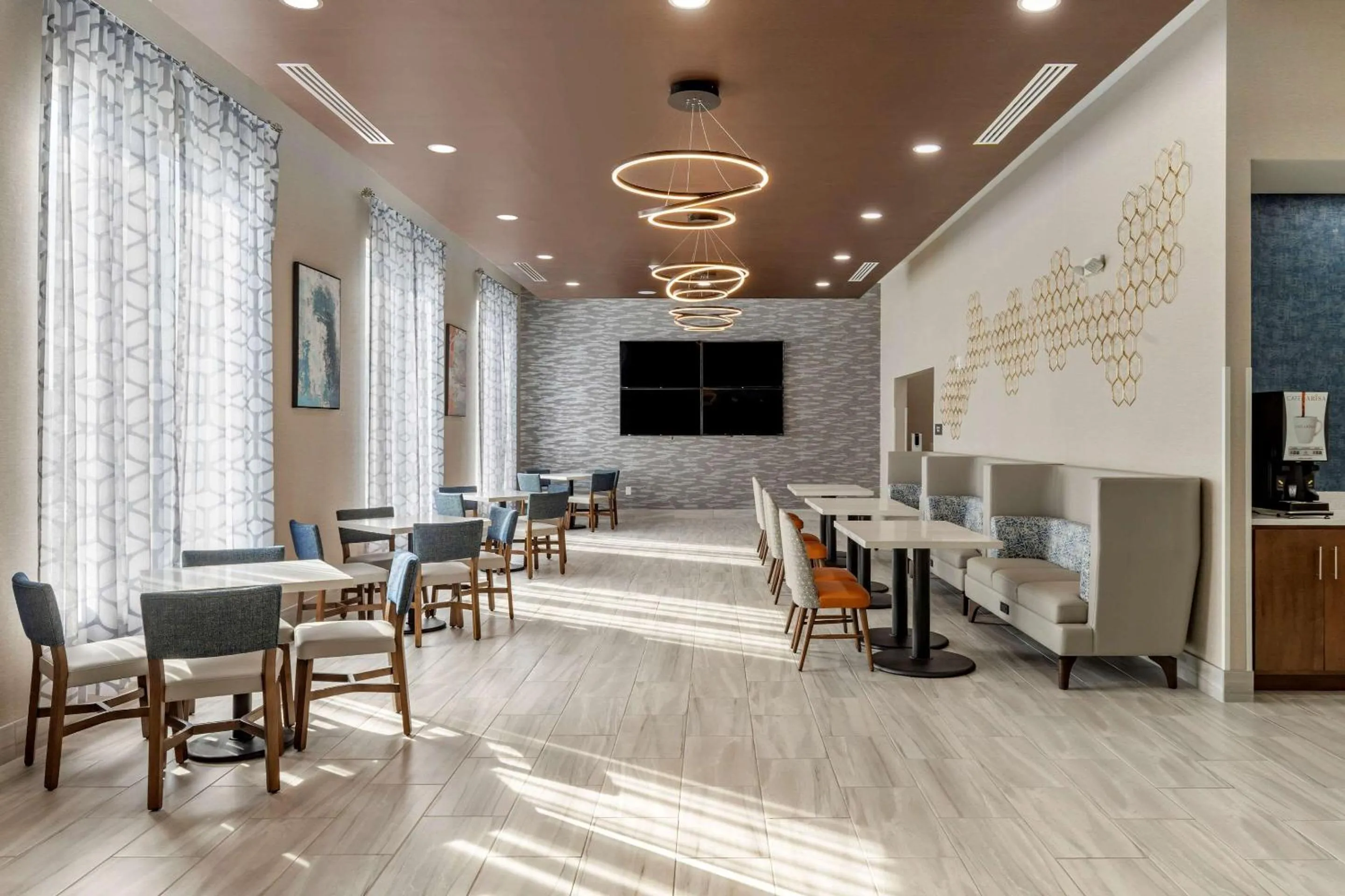 Restaurant/places to eat in Comfort Suites Greenville Airport