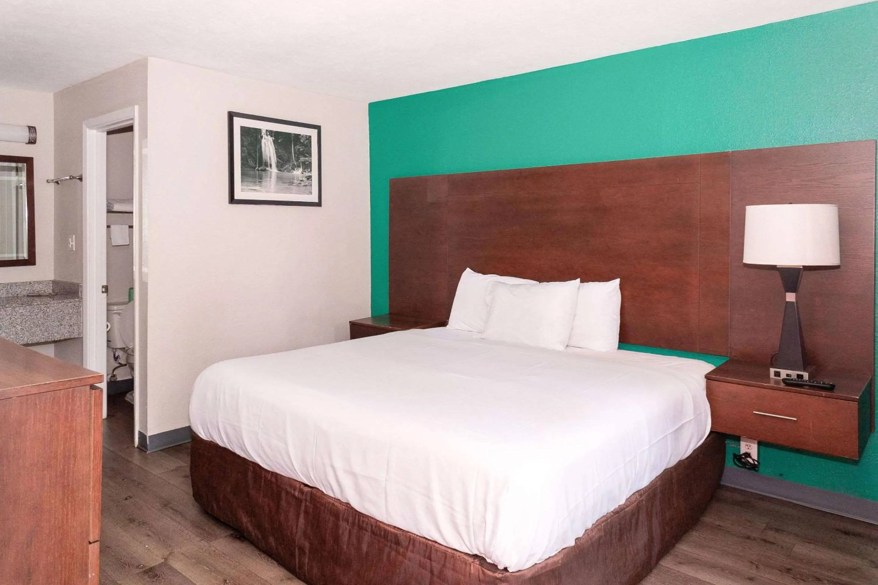 Bedroom, Bed in Rodeway Inn Augusta North Washington Road
