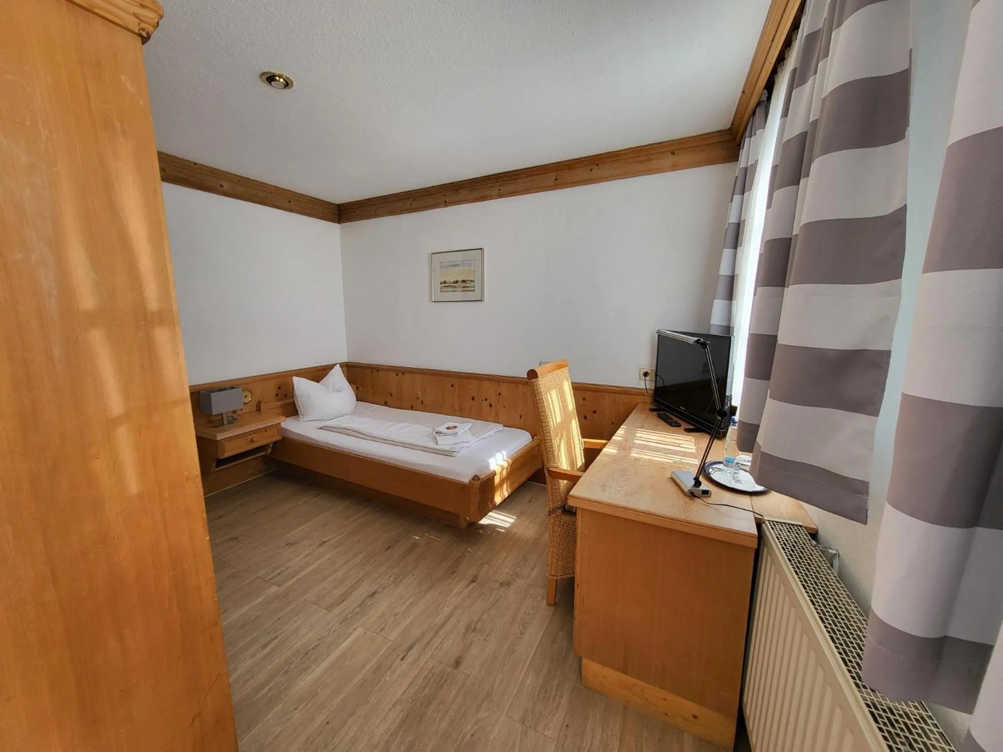 Bedroom, Bed in Historik Hotel Ochsen