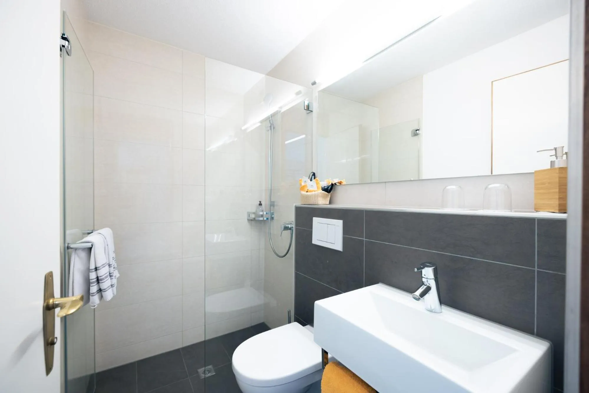 Bathroom in Garni Hotel Torkelbündte