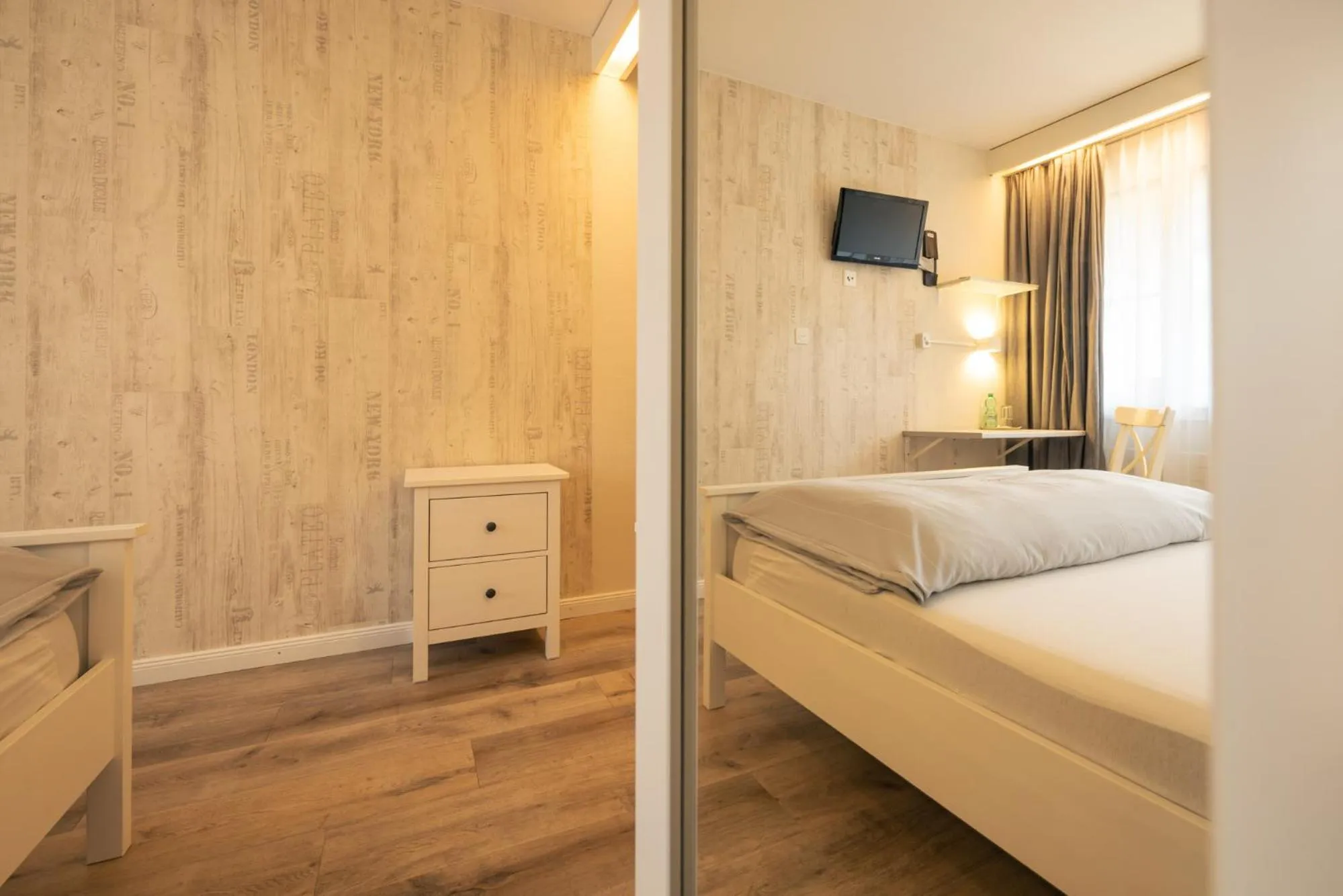 Photo of the whole room, Bed in Garni Hotel Torkelbündte