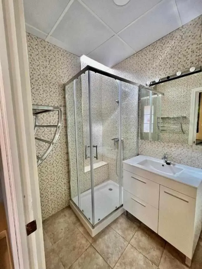 Shower in Hostal Viena Plaza Nueva