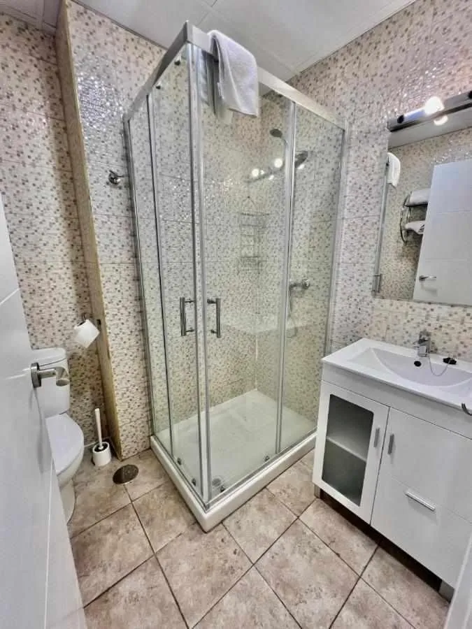 Shower in Hostal Viena Plaza Nueva