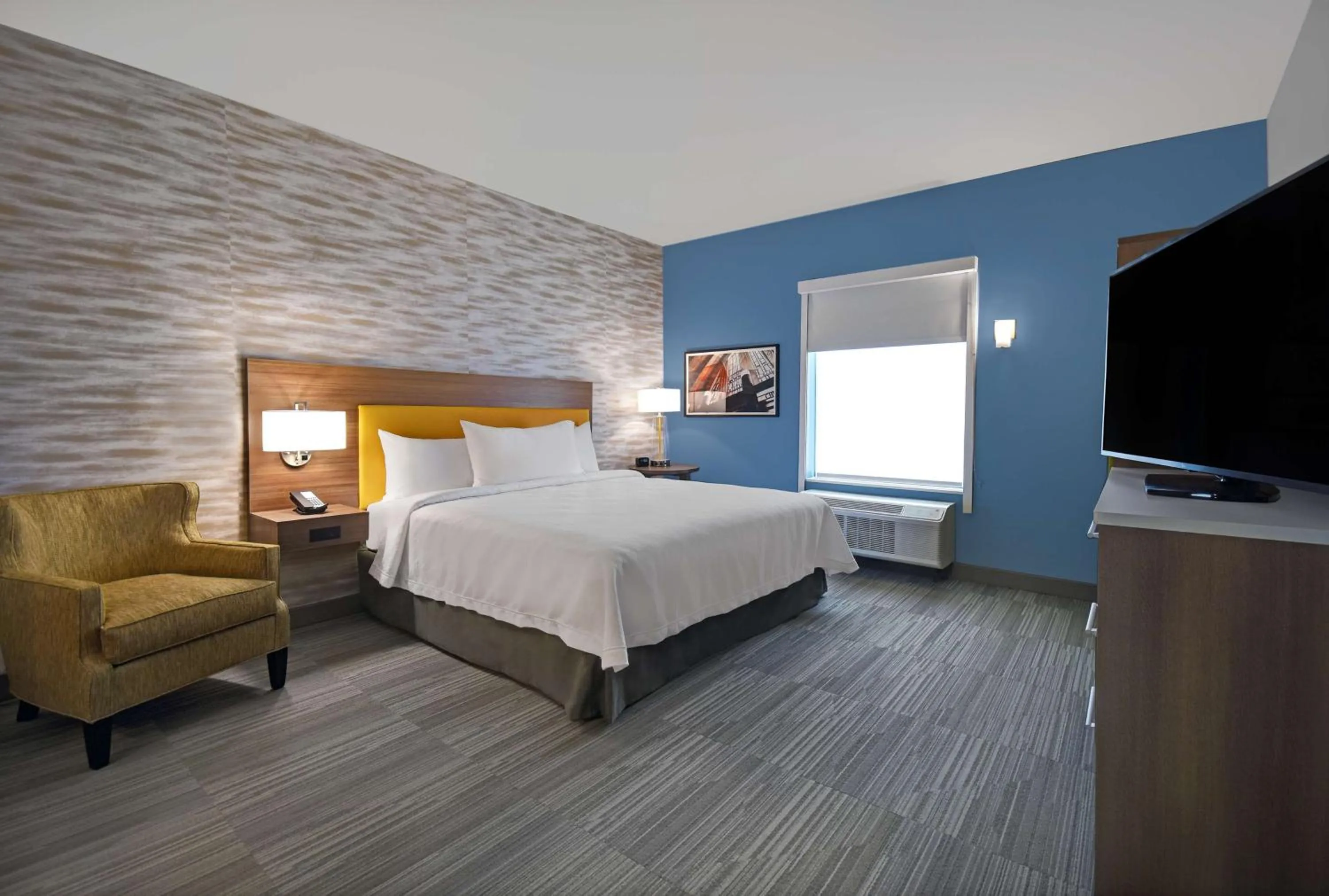 Bed in Home2 Suites By Hilton Springdale Cincinnati