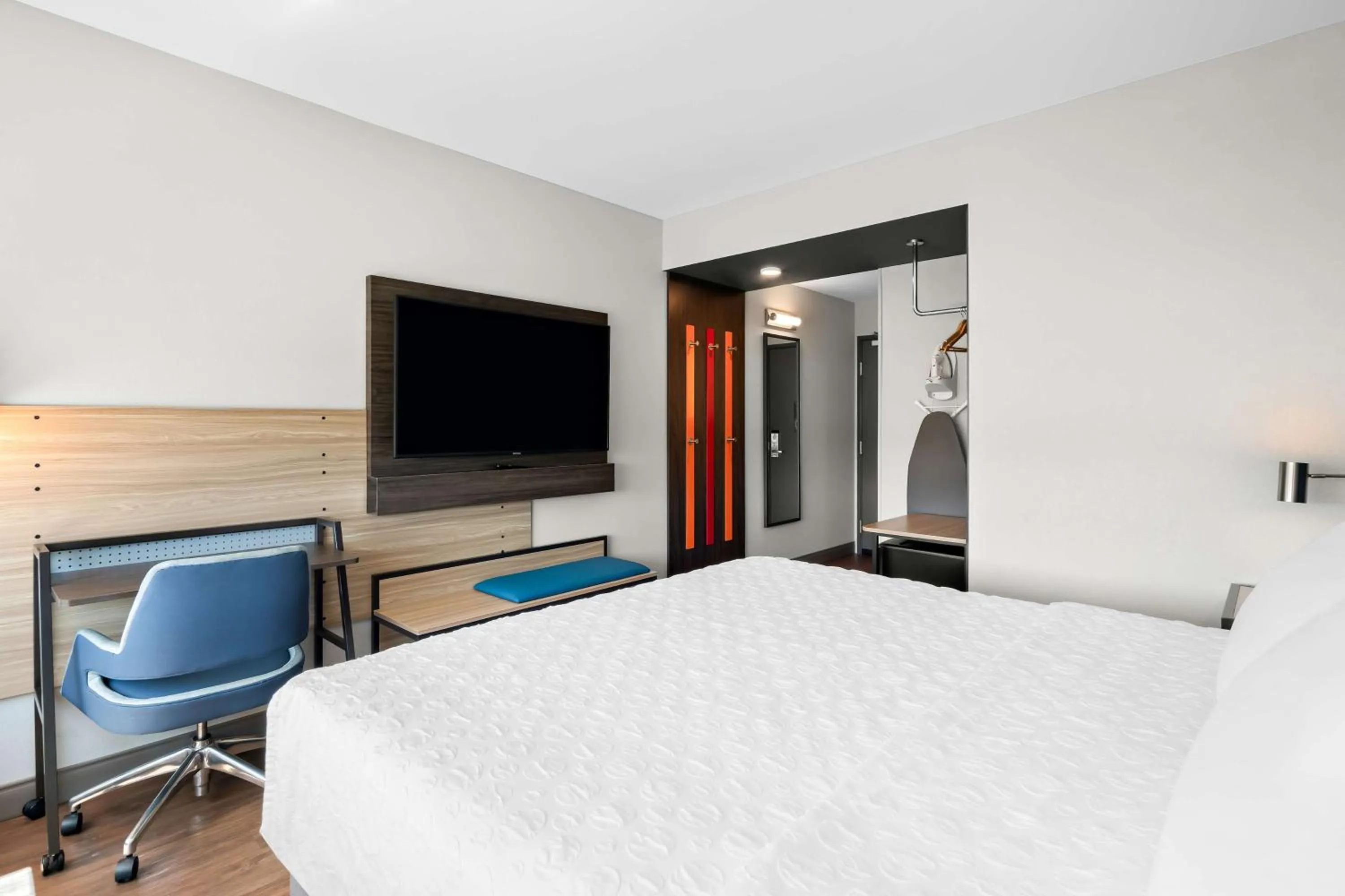 Bedroom, Bed in Tru By Hilton Spokane Valley, Wa