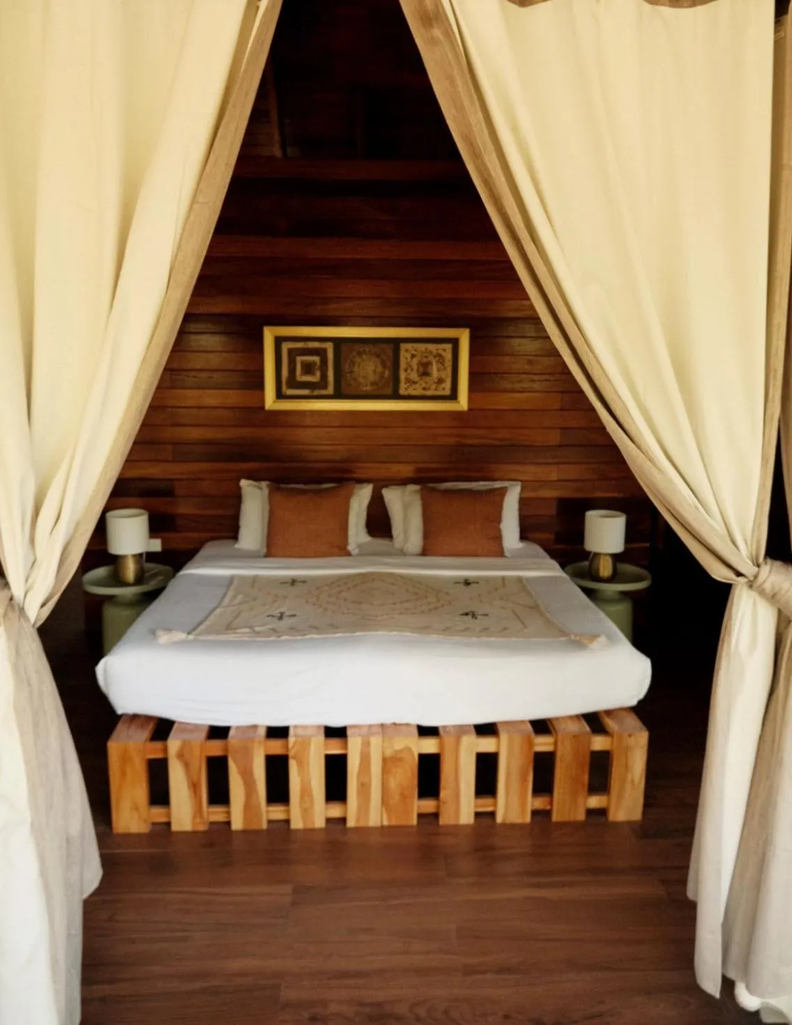 Bed in Catalina's Hideaway