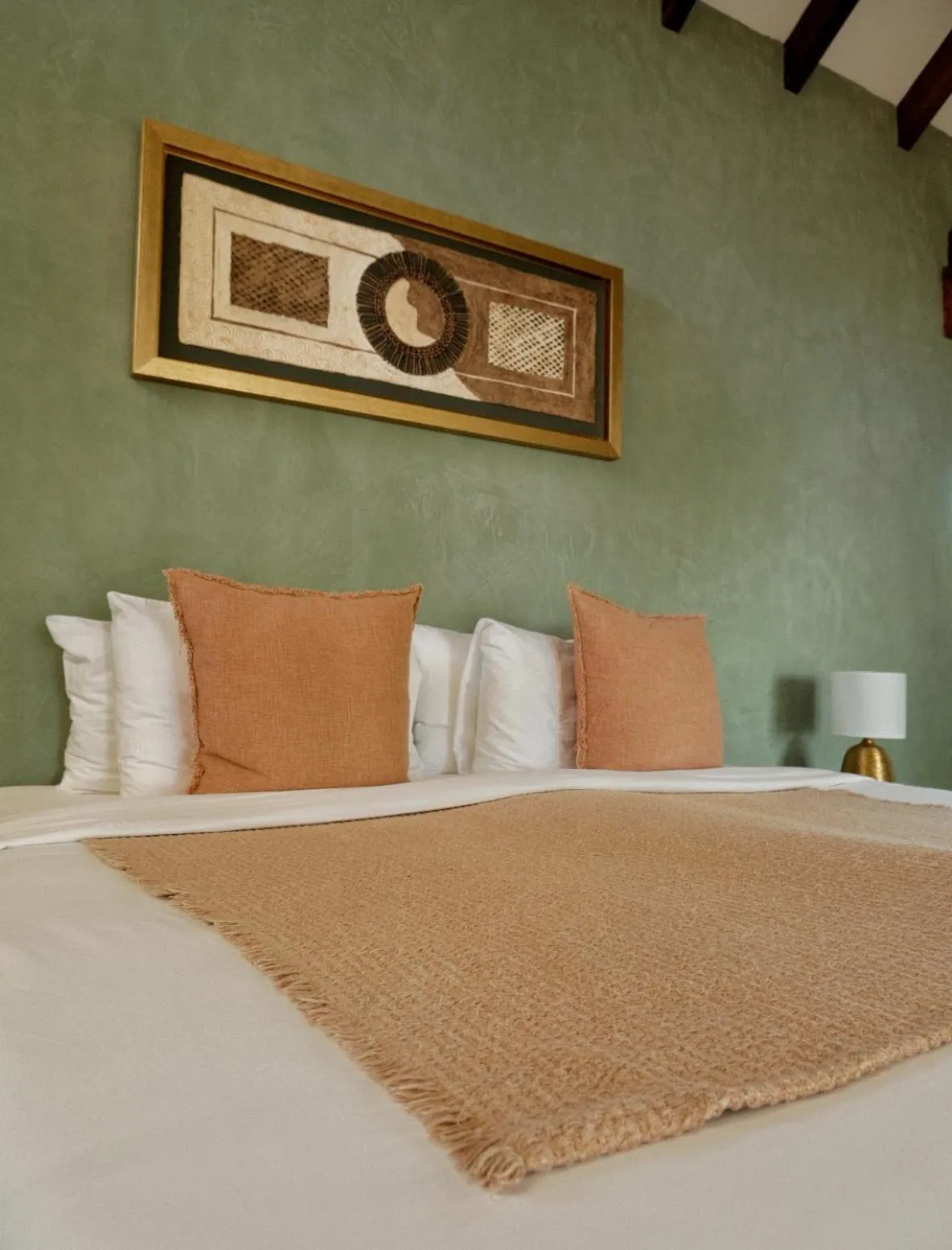 Bed in Catalina's Hideaway