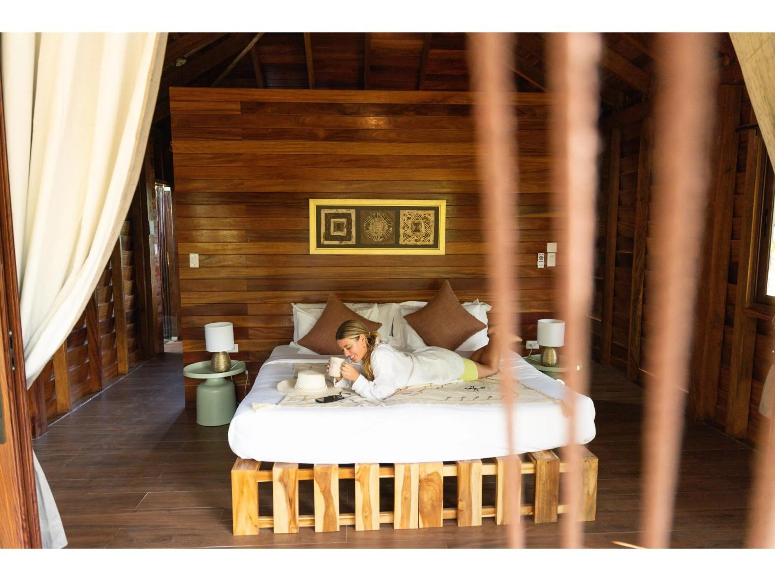 Property building, Bed in Catalina's Hideaway