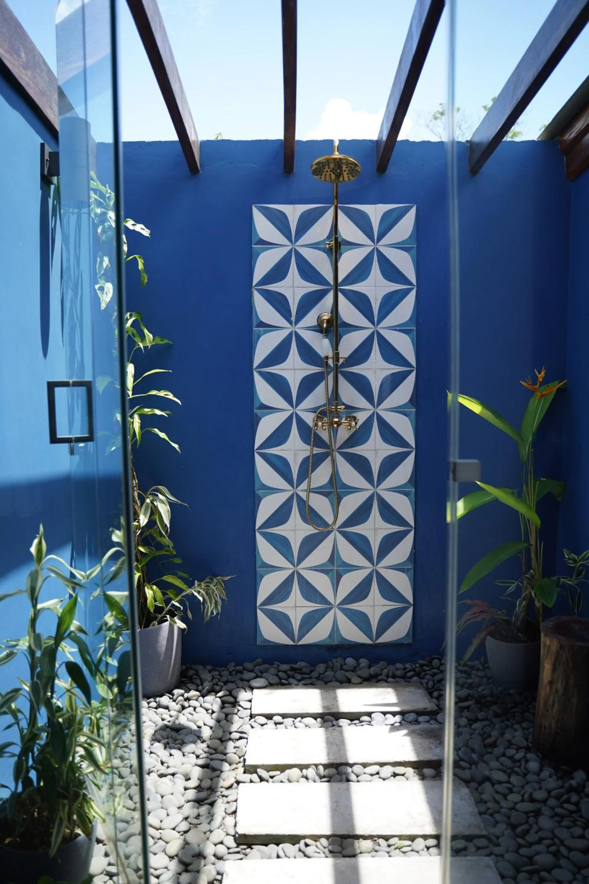 Shower in Catalina's Hideaway