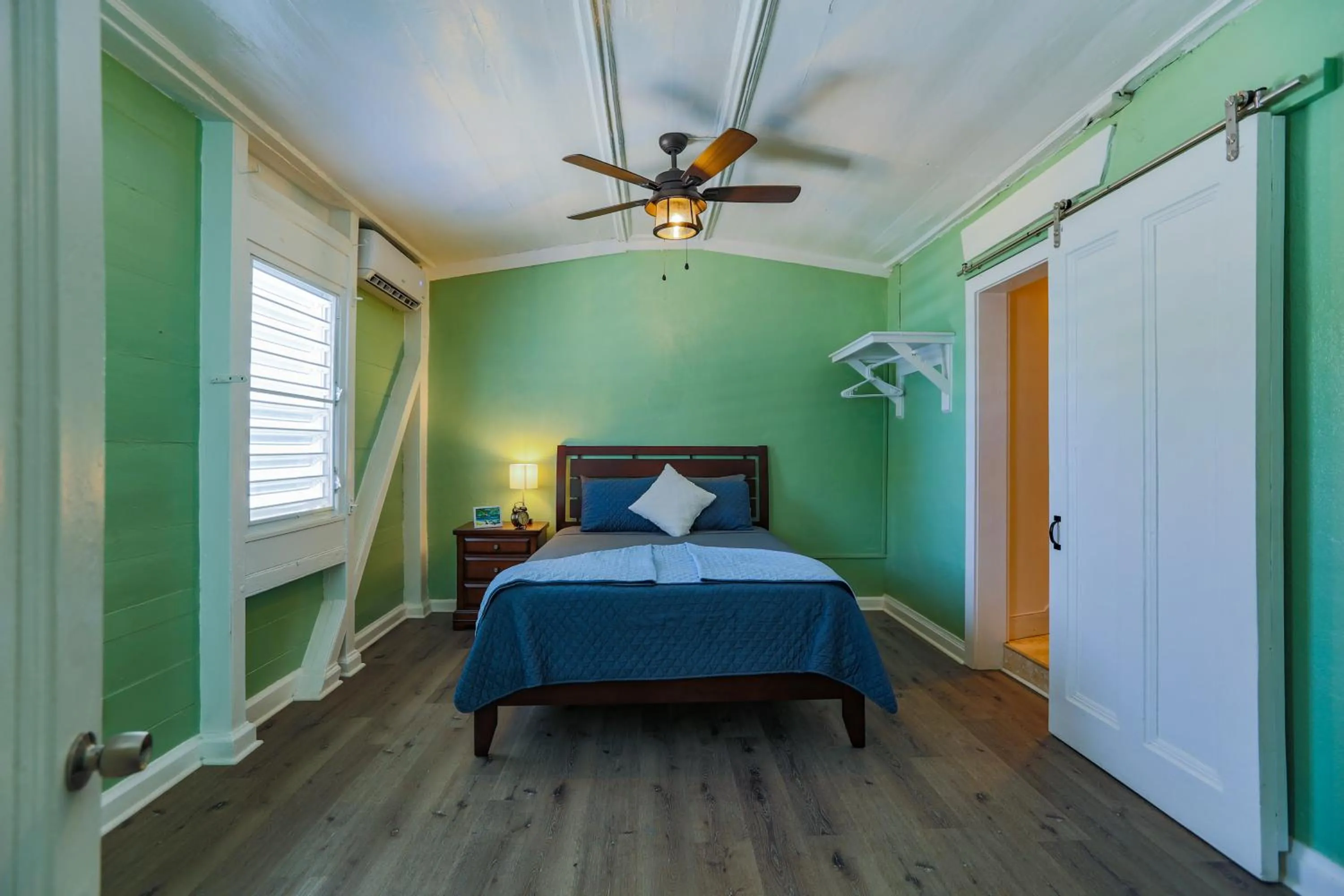 Bedroom, Bed in Victoria House
