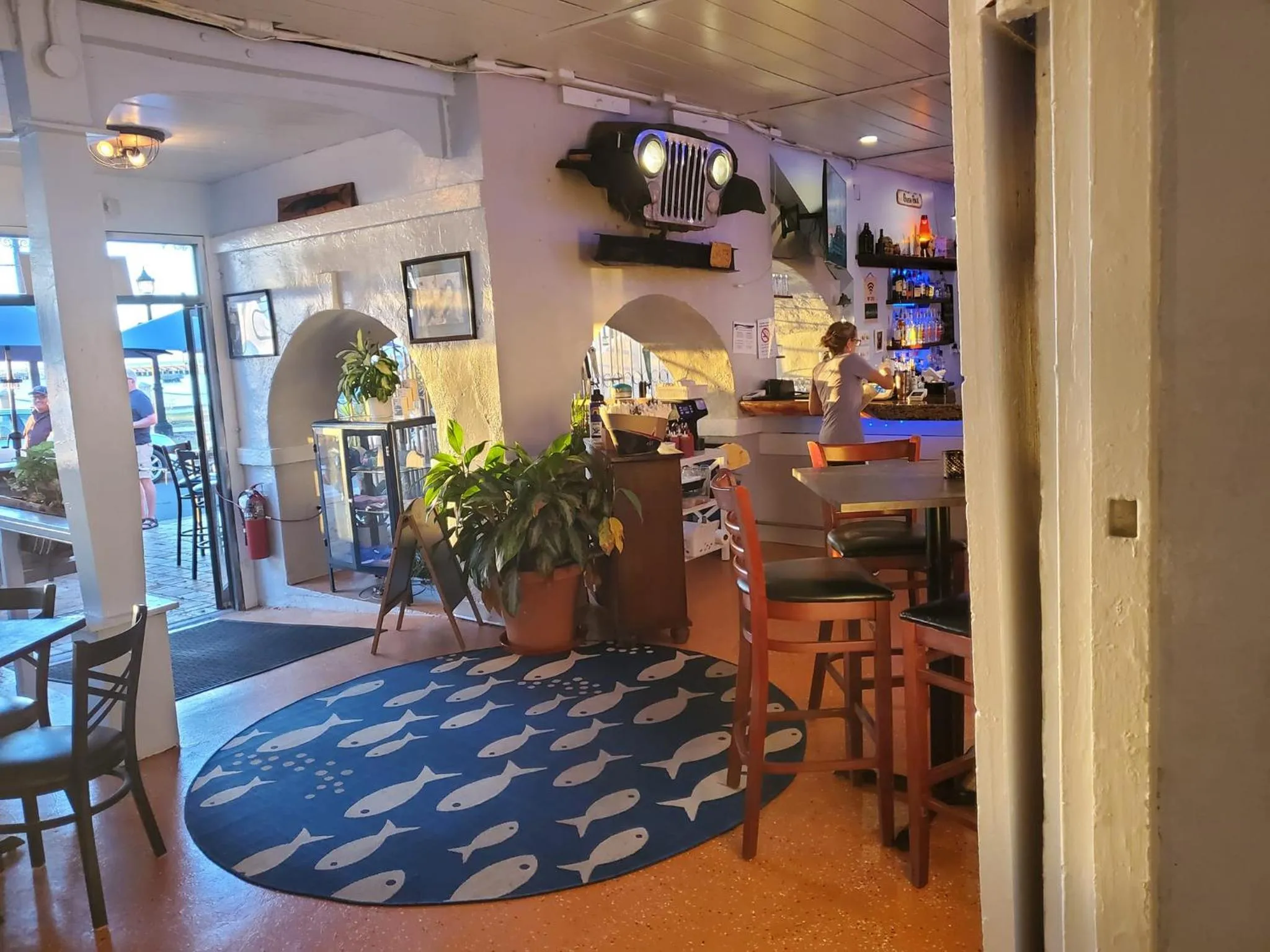 Restaurant/places to eat in Victoria House