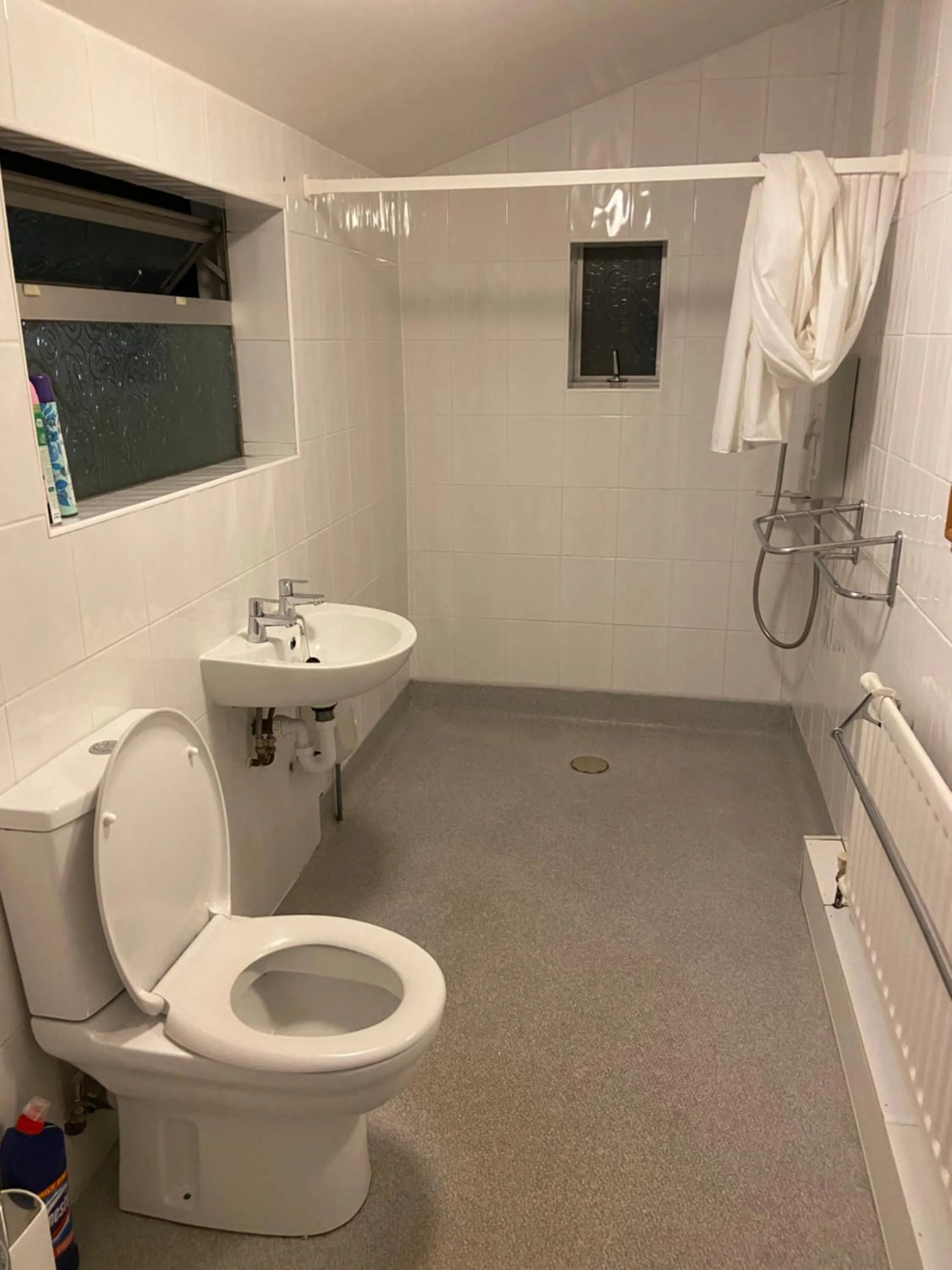 Charming Victoria Conversion Flat in Brentwood with a Garden & Free Parking