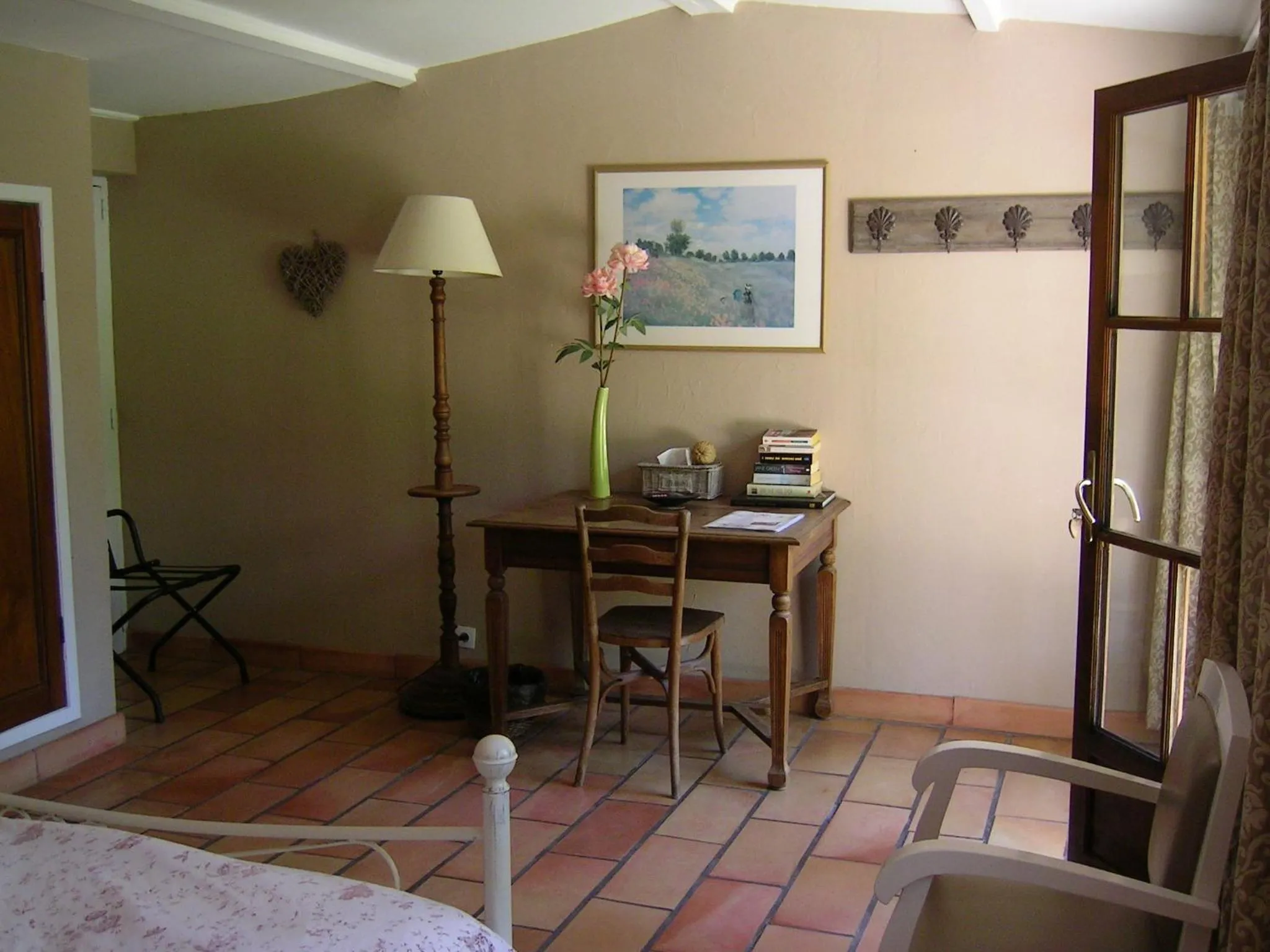 Photo of the whole room in Mas la Provence