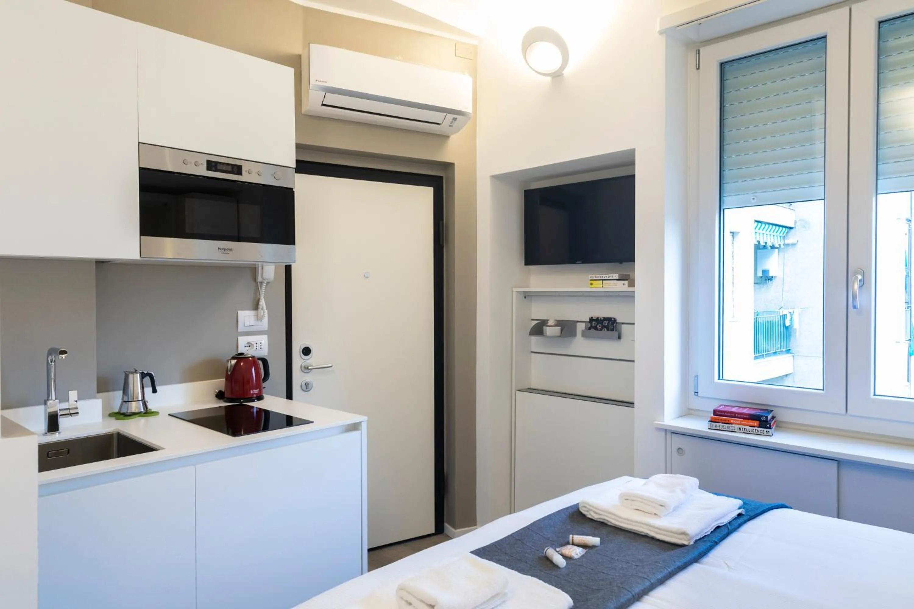 Kitchen or kitchenette, Bed in LA PICCOLA PERLA - Repubblica/Central Station